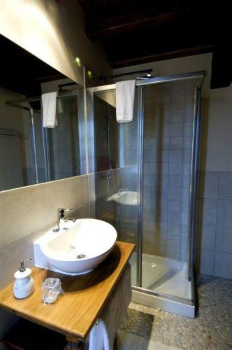 Double or Twin Room - Photo 6