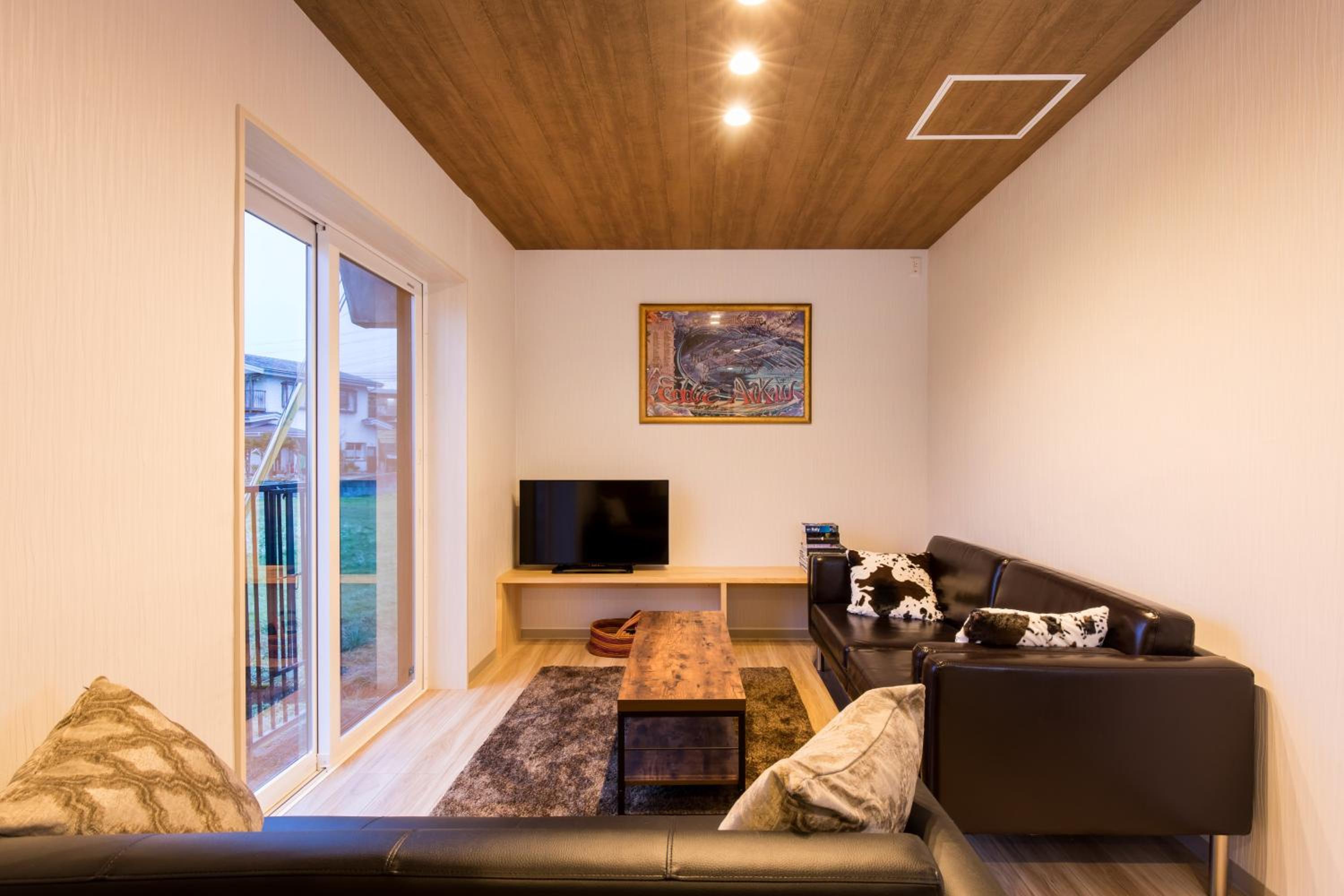 Apartment with Mountain View