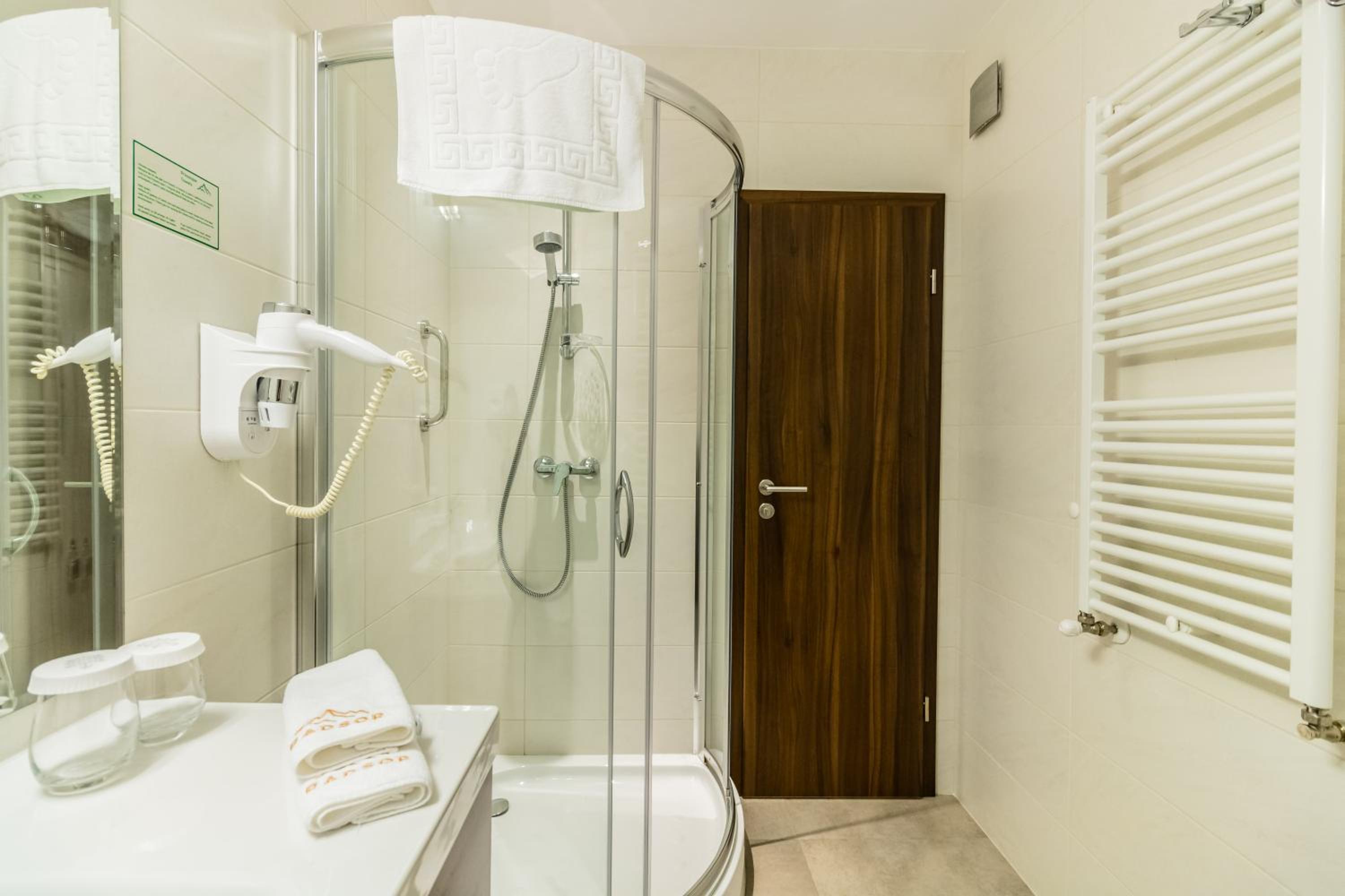 Standard Double or Twin Room - Photo 19