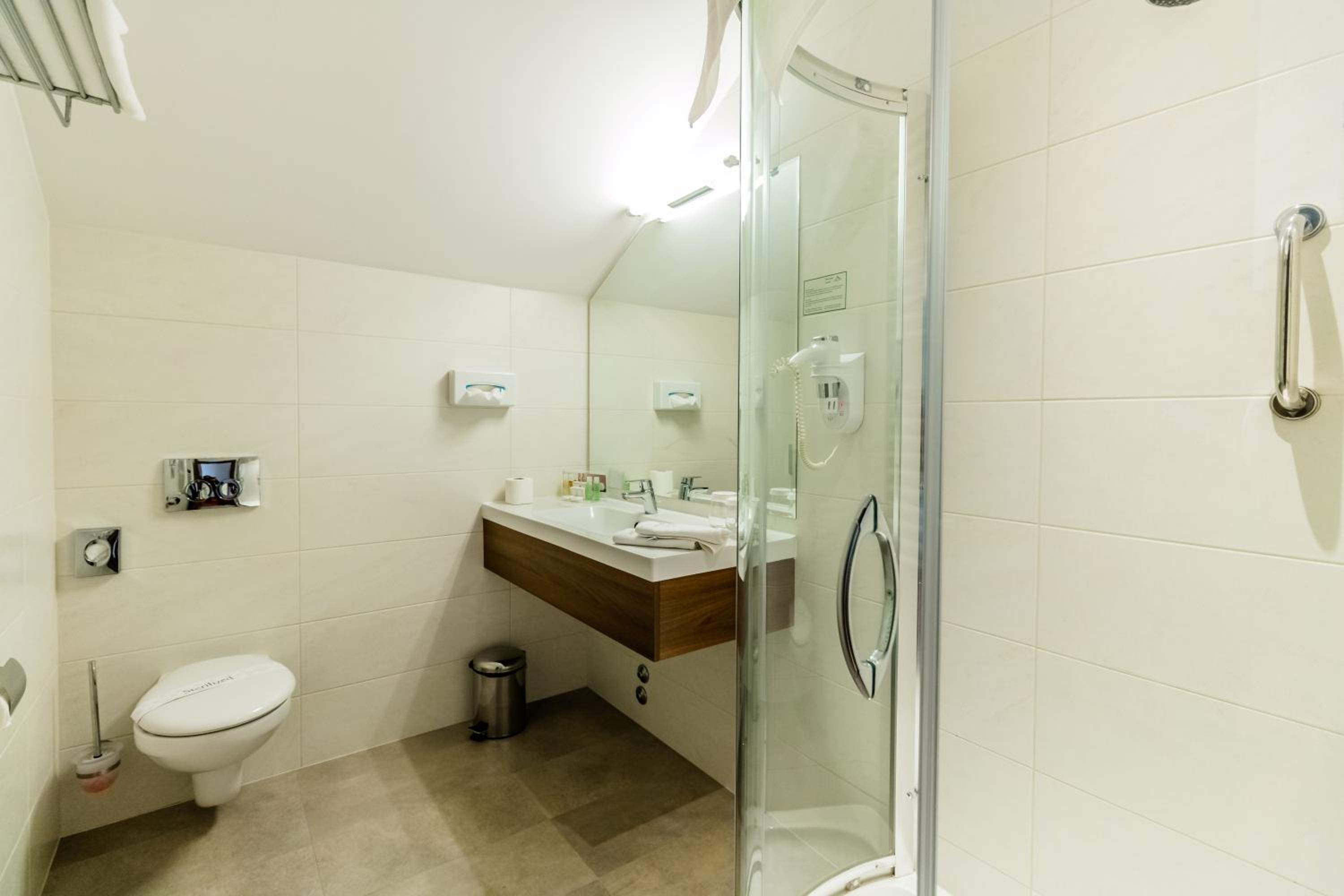 Standard Double or Twin Room - Photo 20