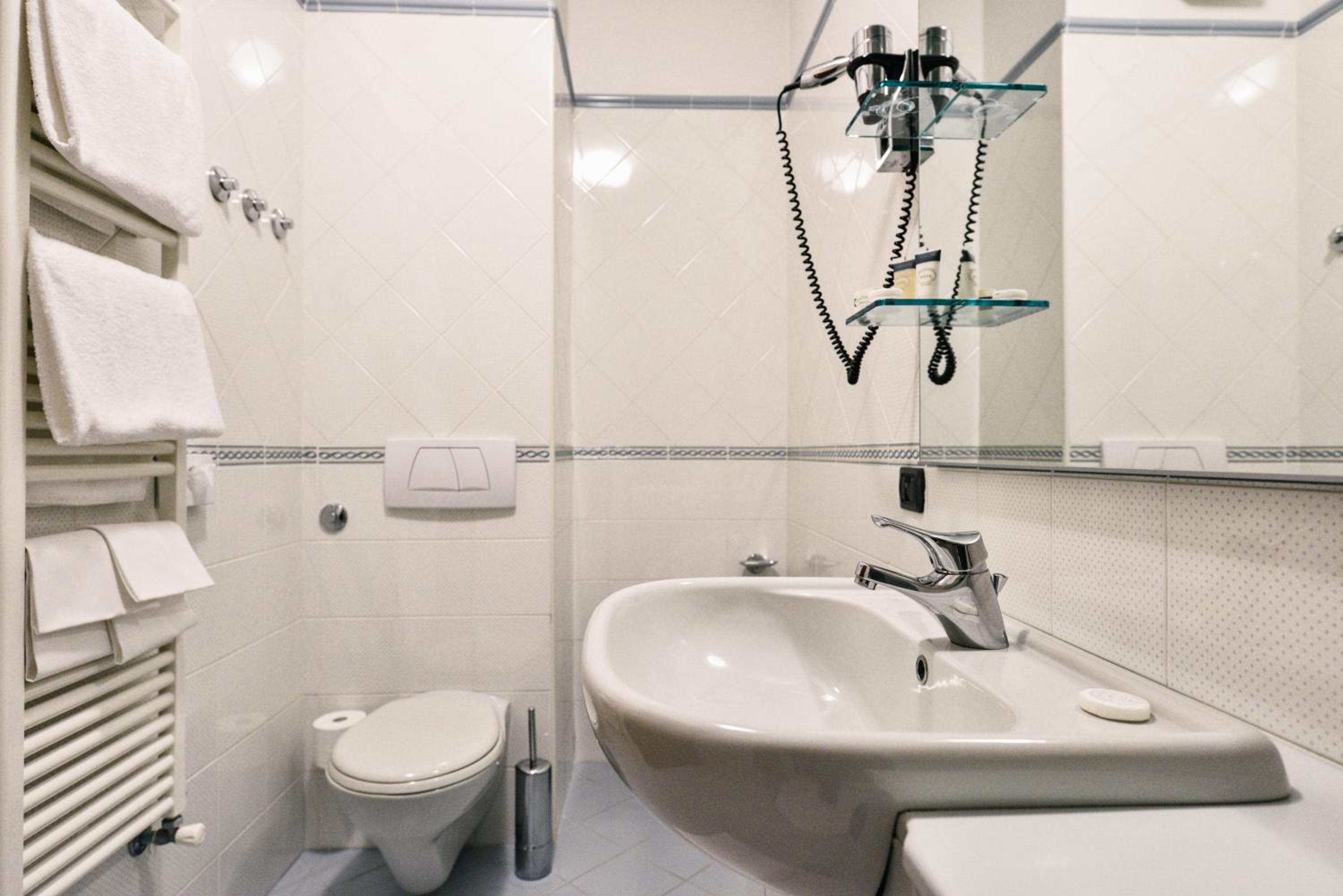 Double Room - Photo 9