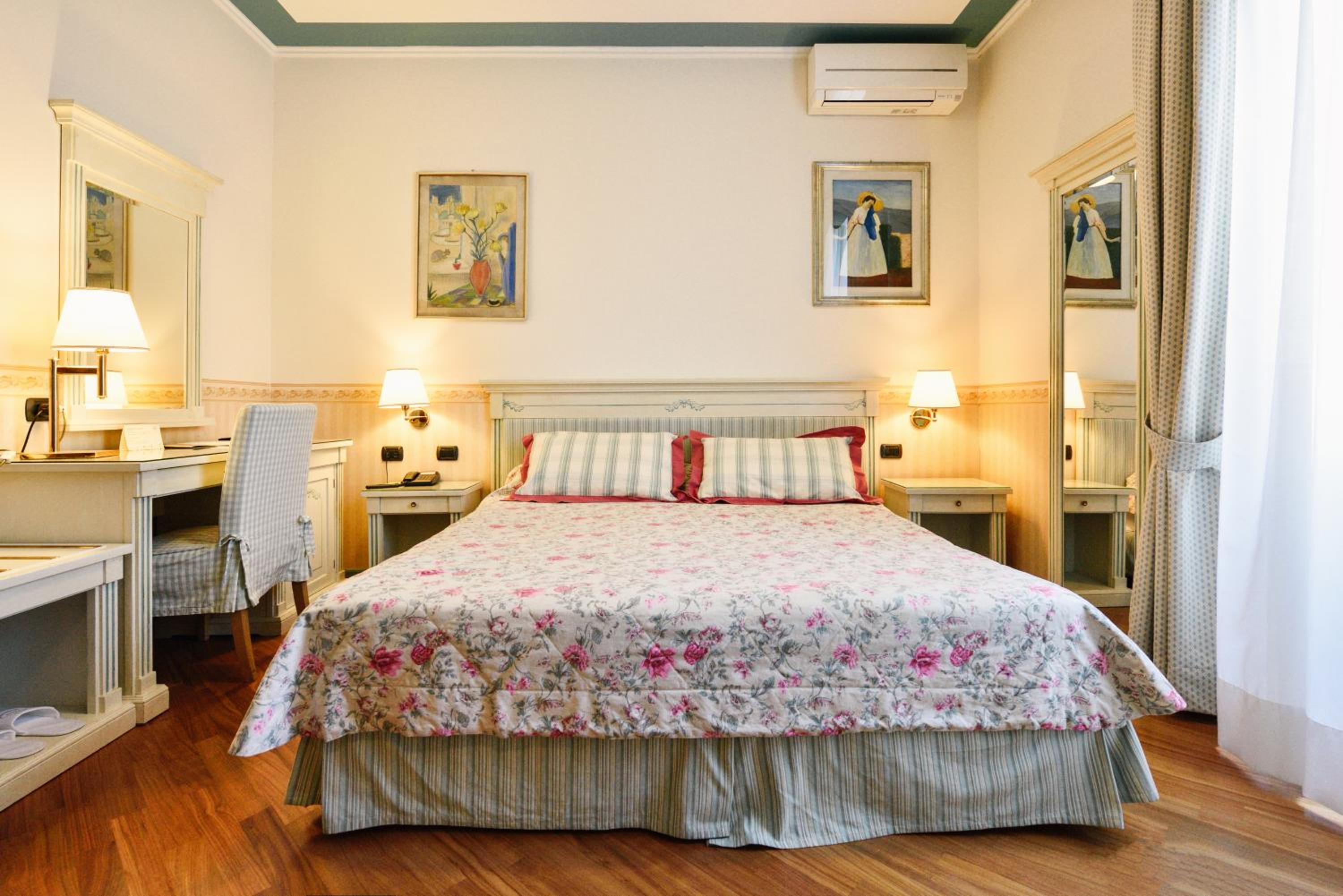 Double Room - Photo 8