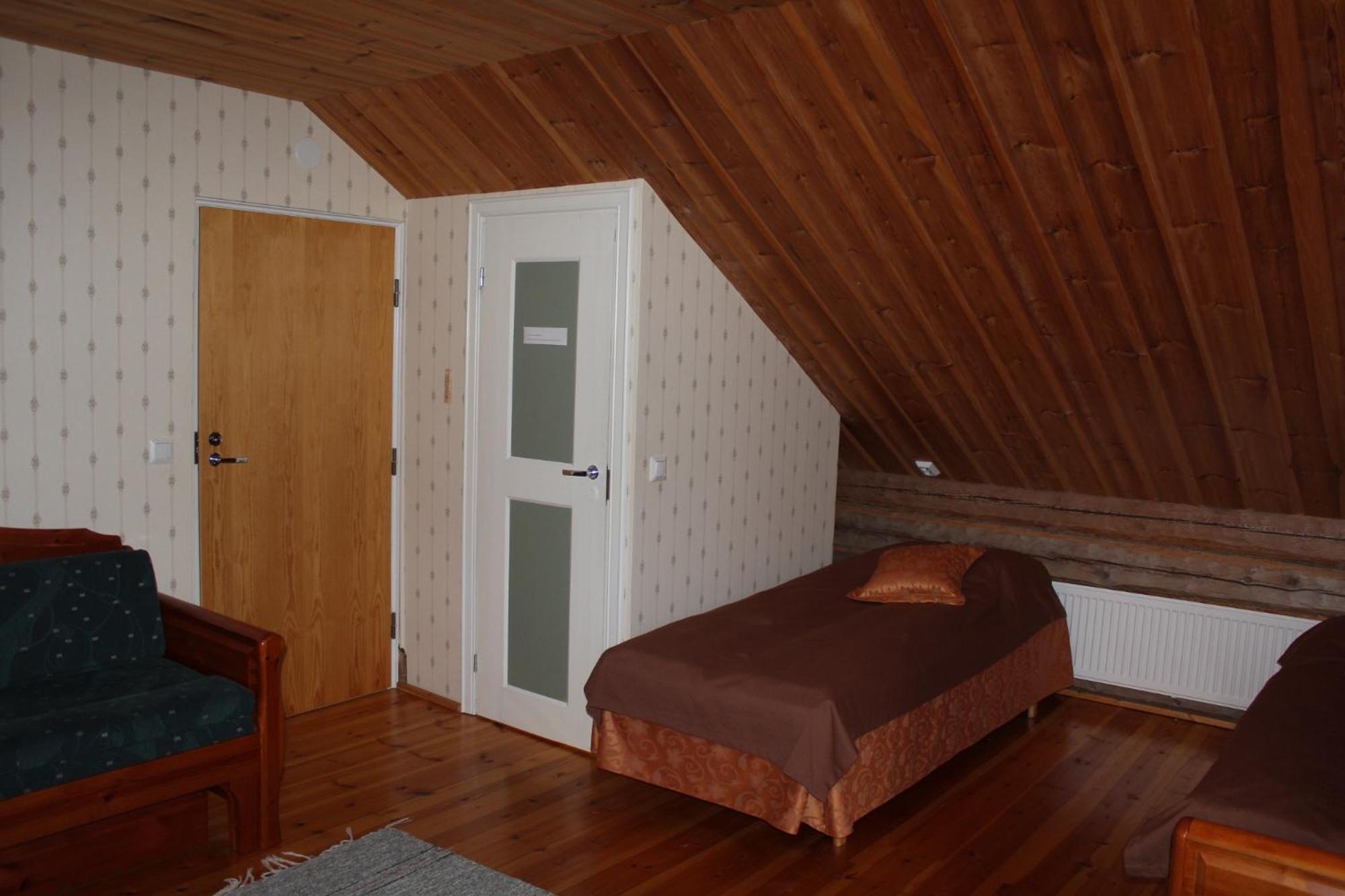 Twin Room - Photo 2