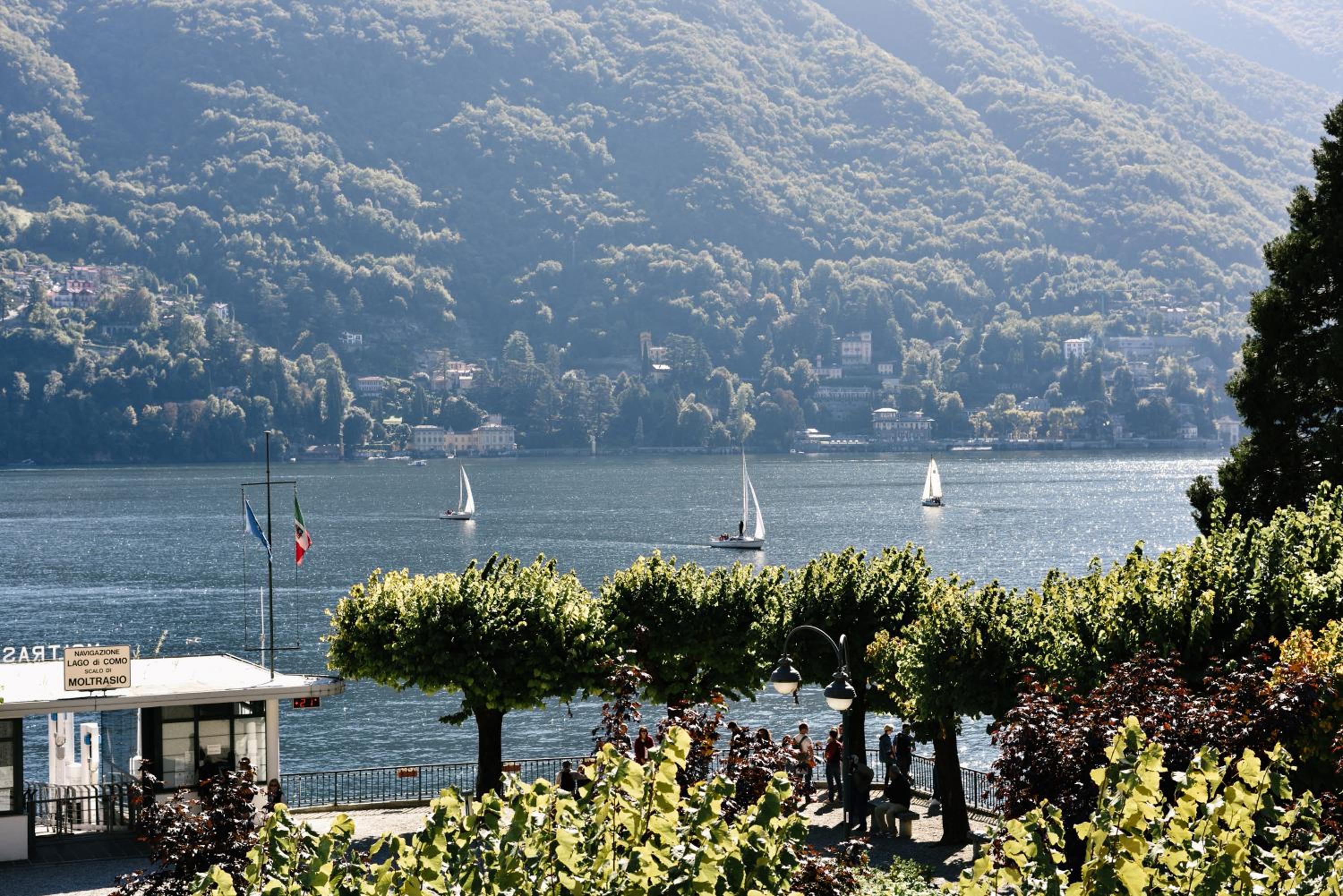 Double Room with Lake View - Photo 7