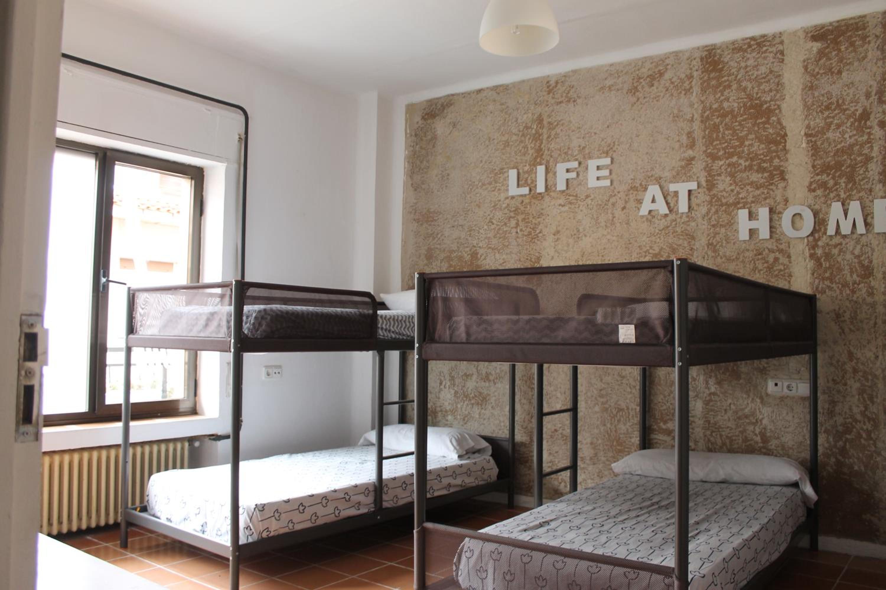 Cama en Habitación Compartida Mixta de 6 Camas