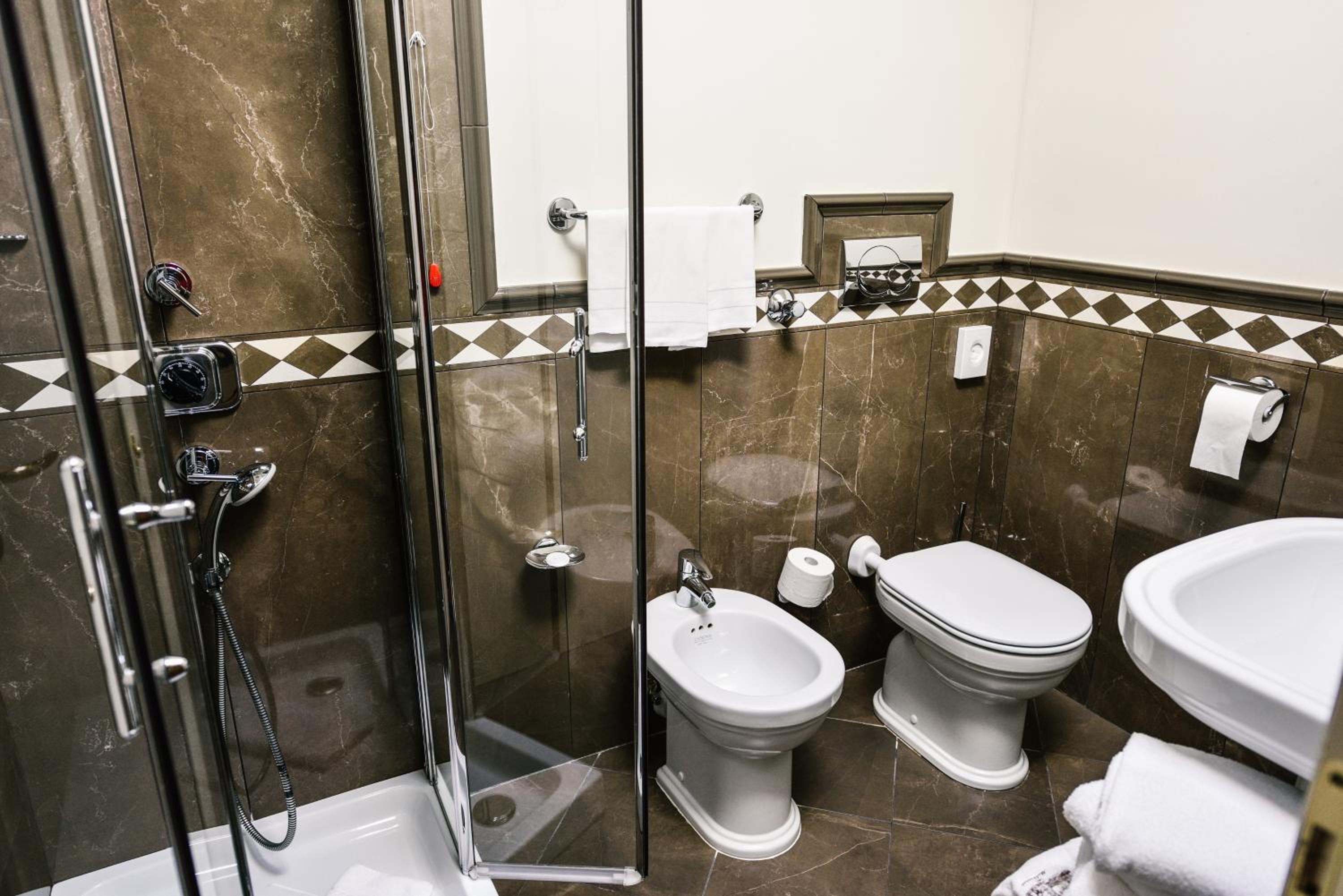 Double Room thumbnail 6
