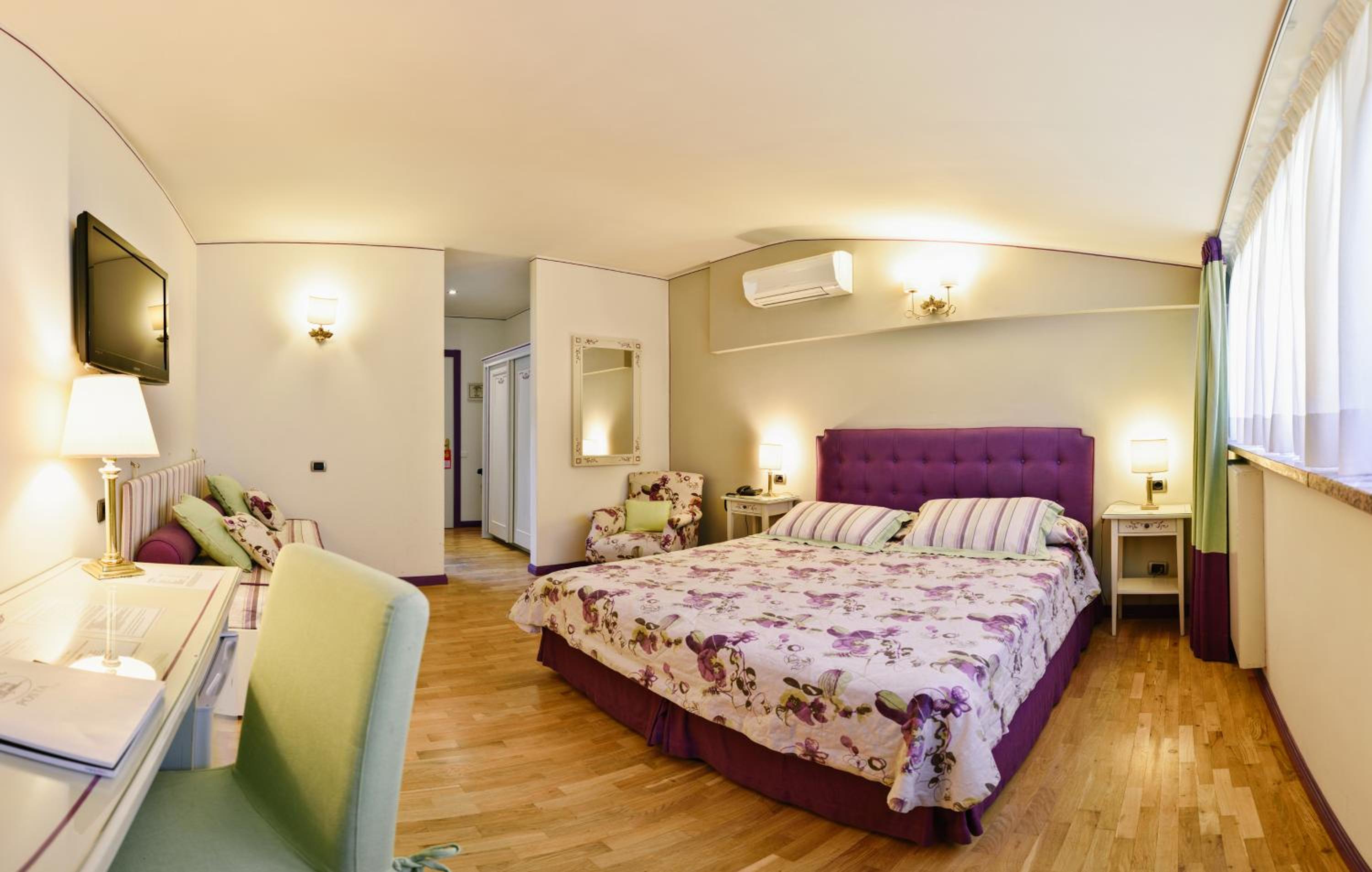 Double Room - Photo 18
