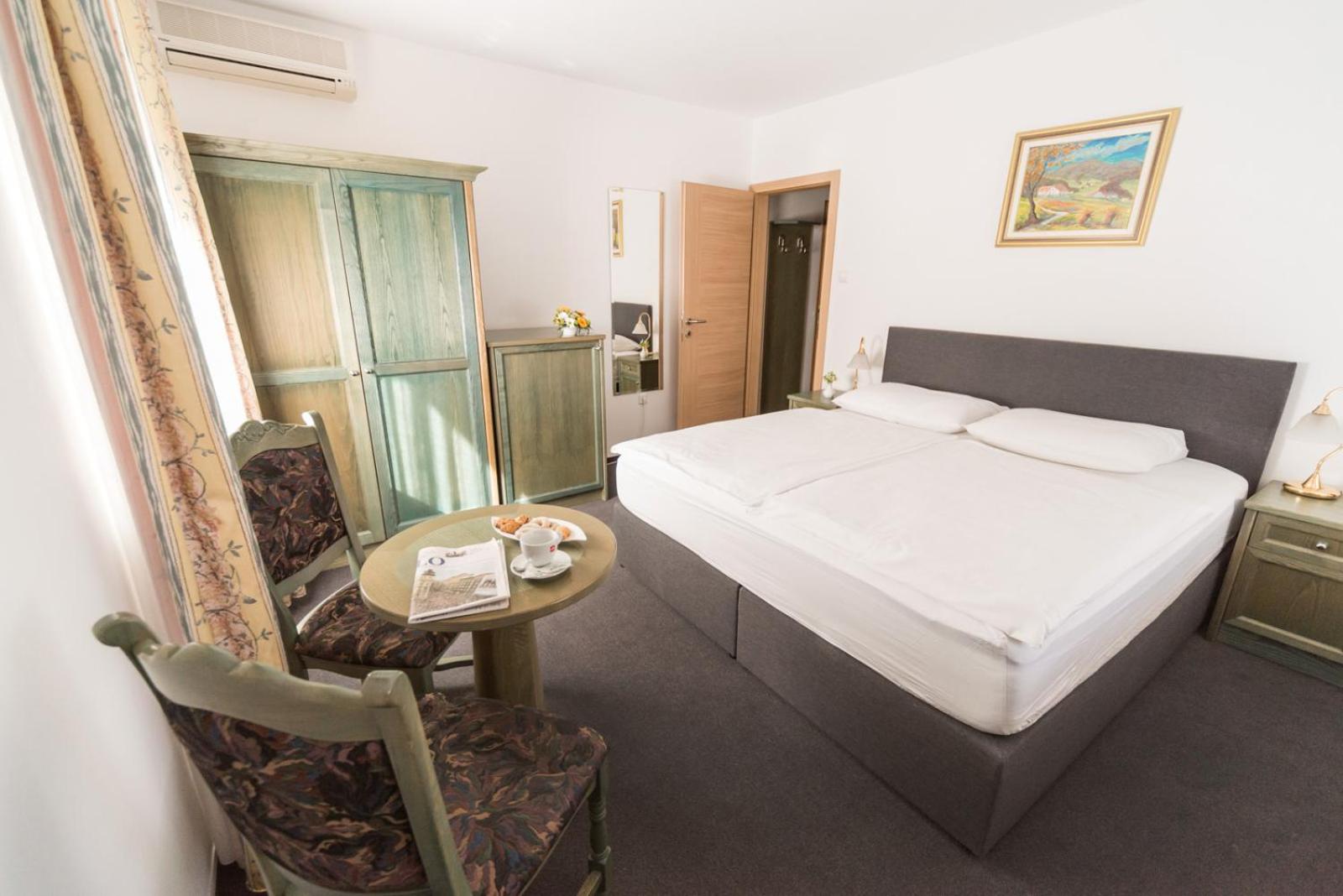 Double Room - Photo 4