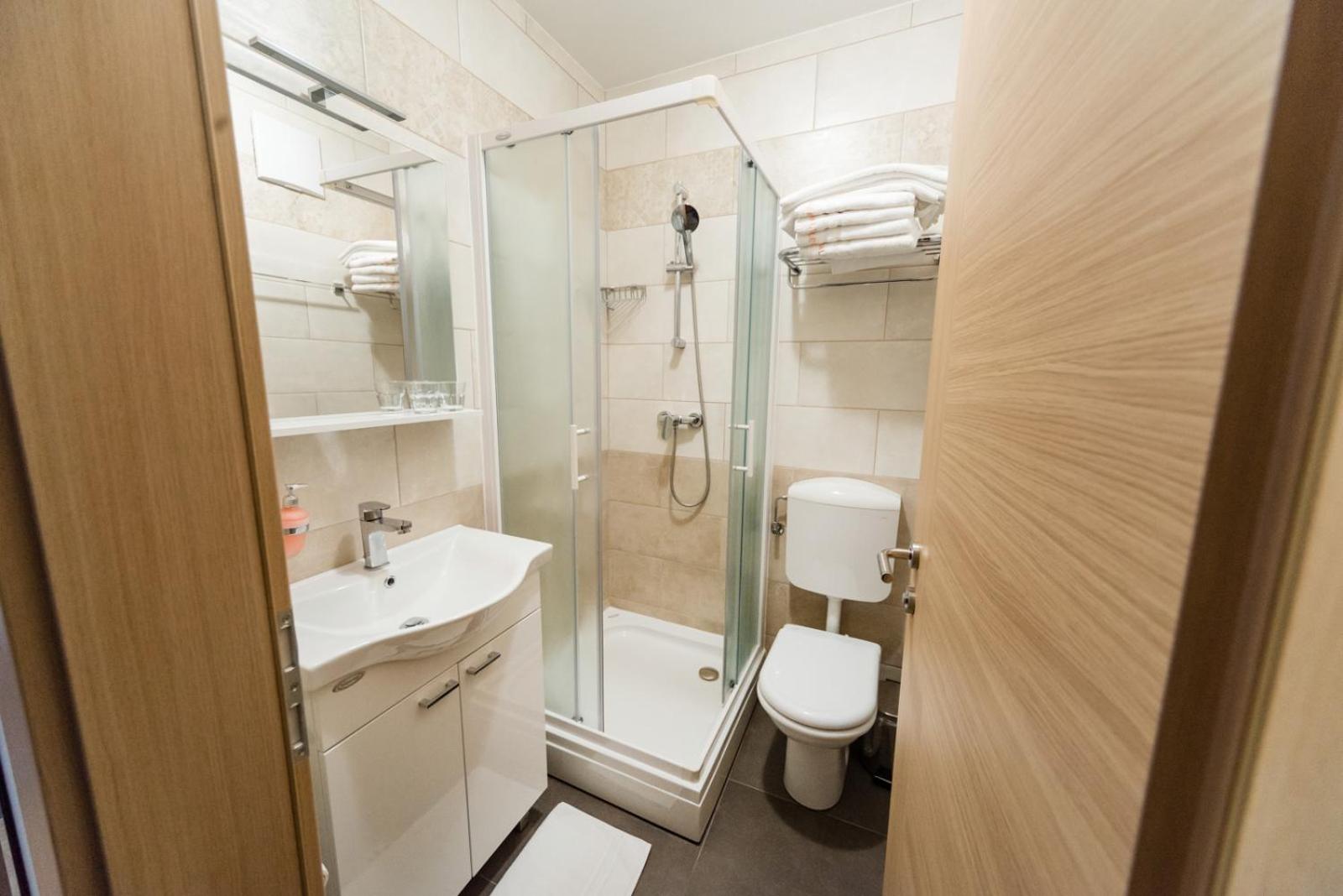 One-Bedroom Apartment with Terrace - Photo 13