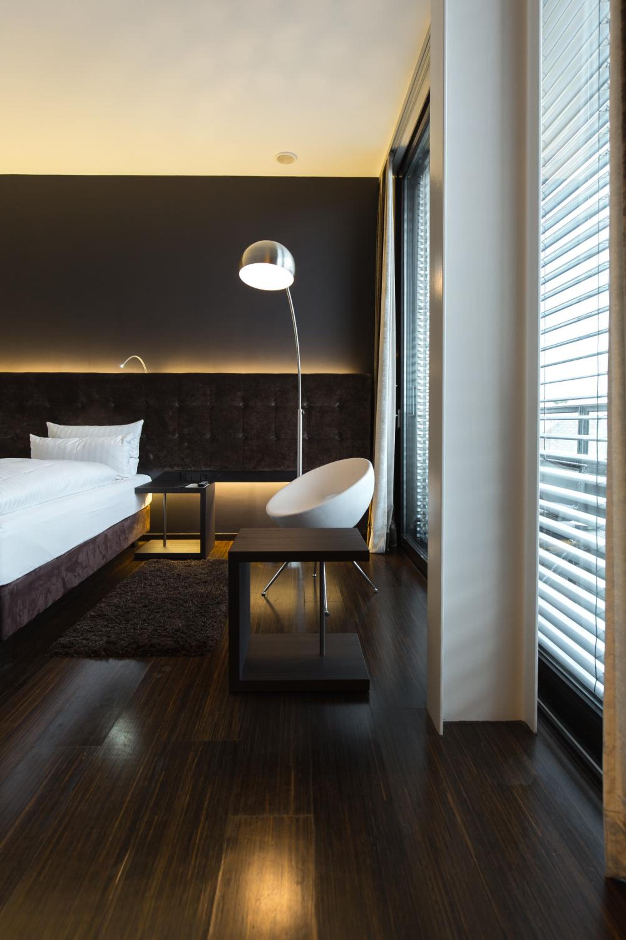 Suite - Photo 11