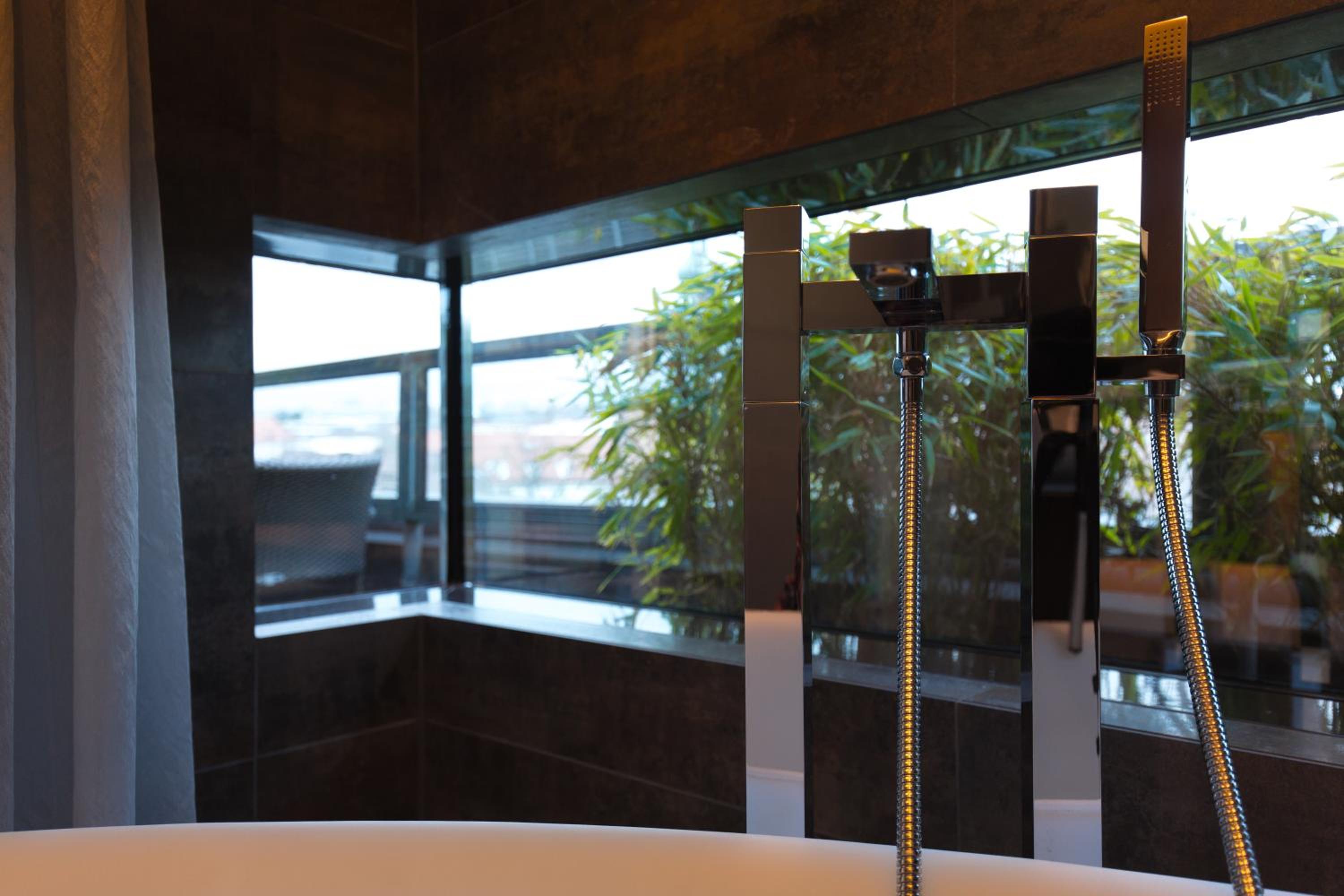 Suite - Photo 9