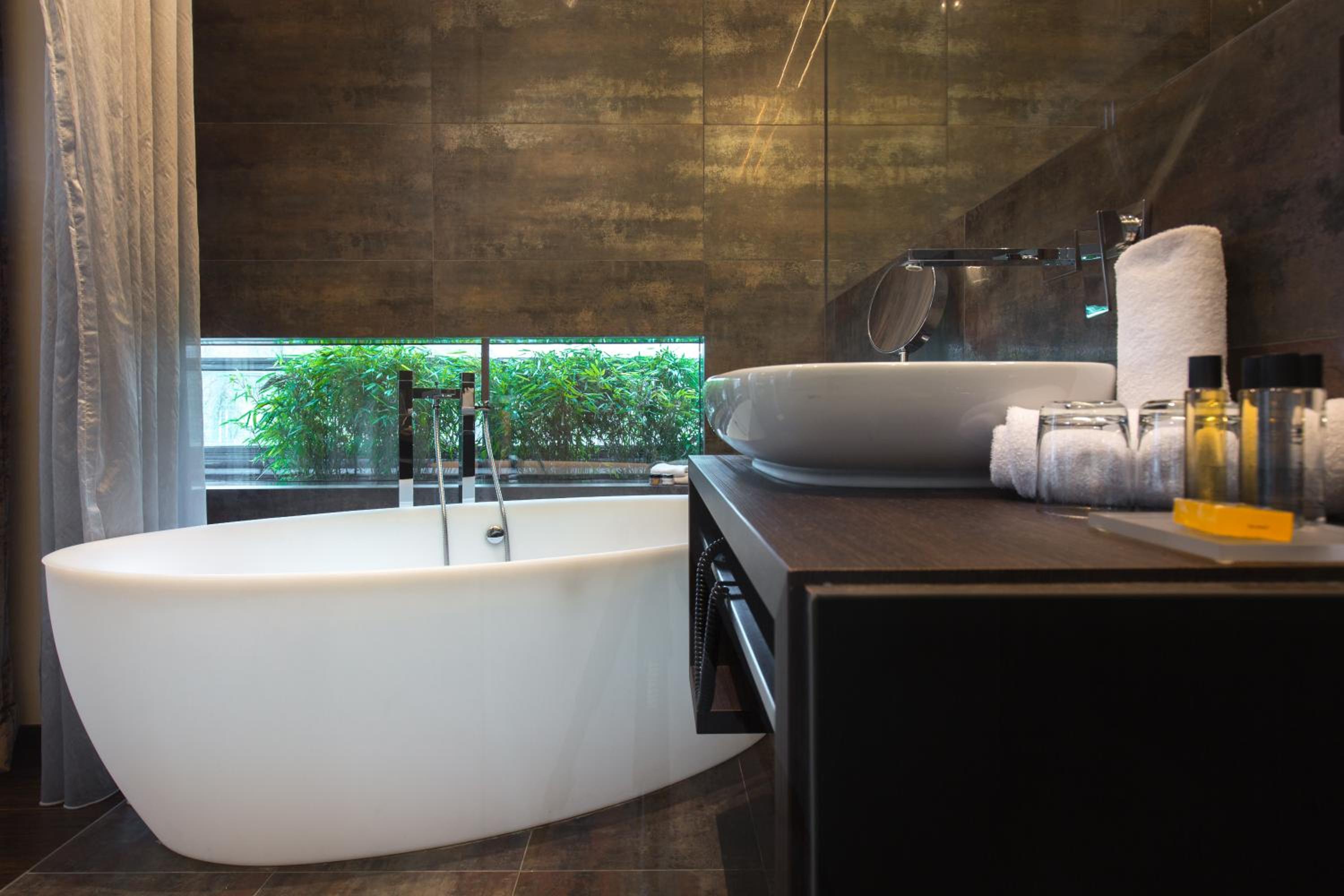 Suite - Photo 8