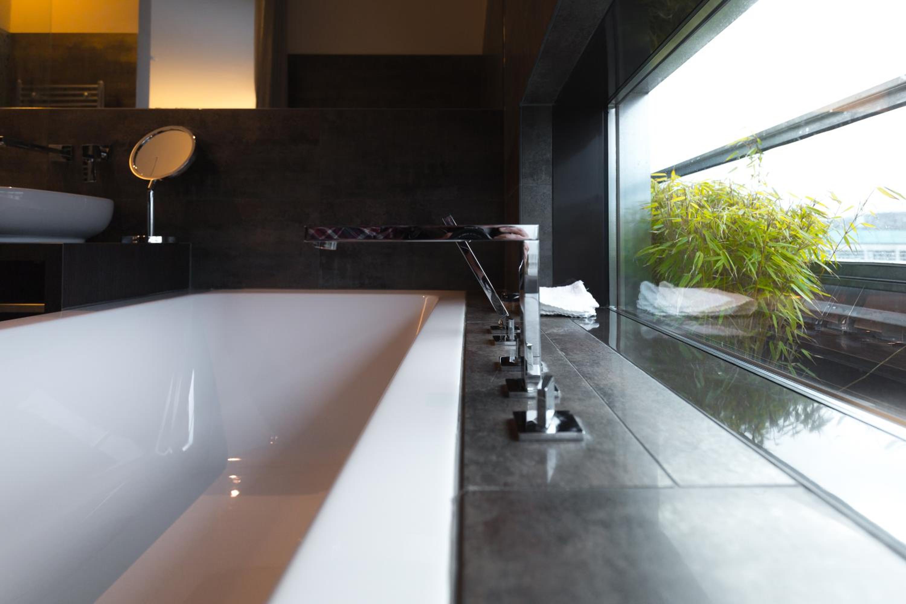 Suite - Photo 15
