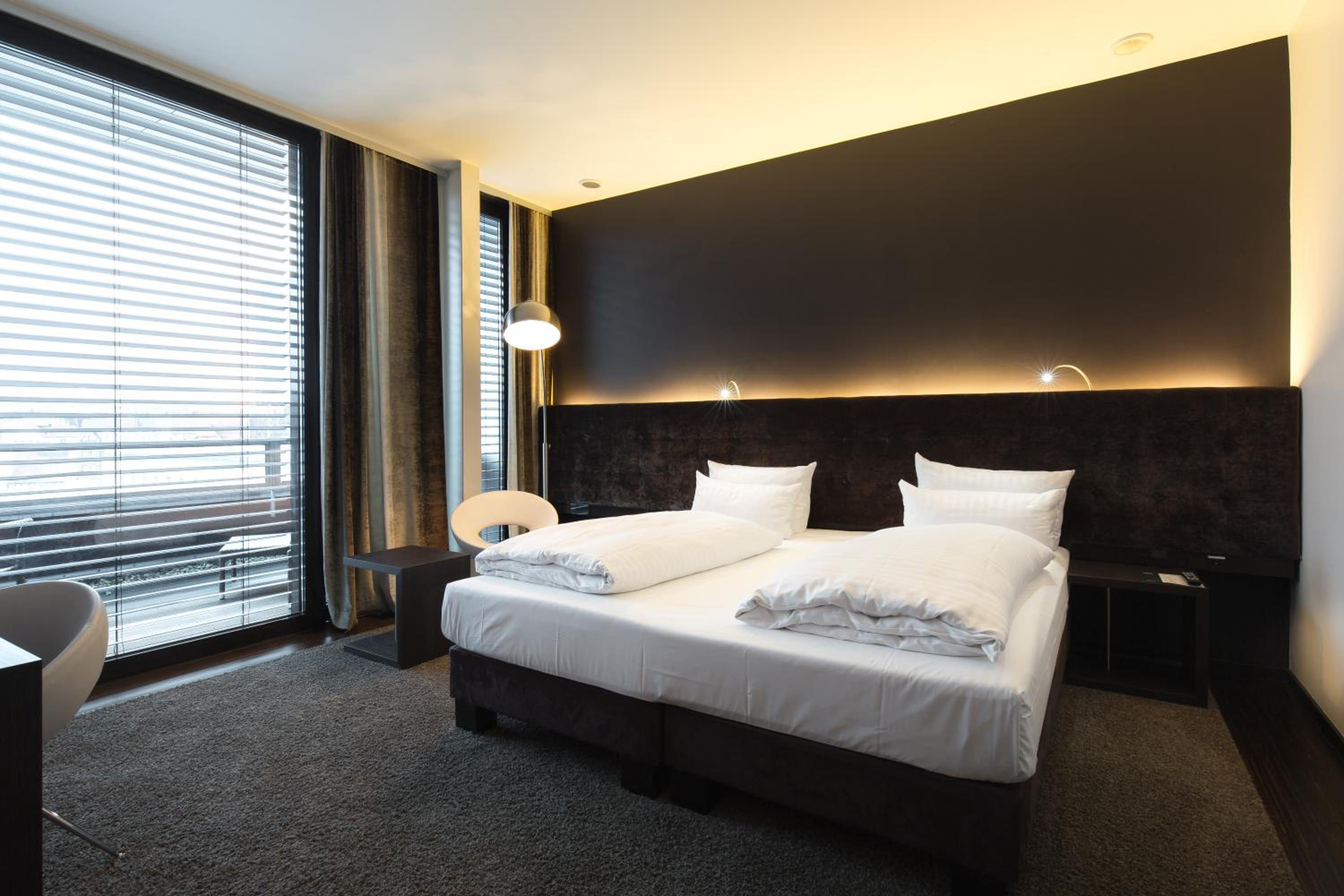 Suite - Photo 12