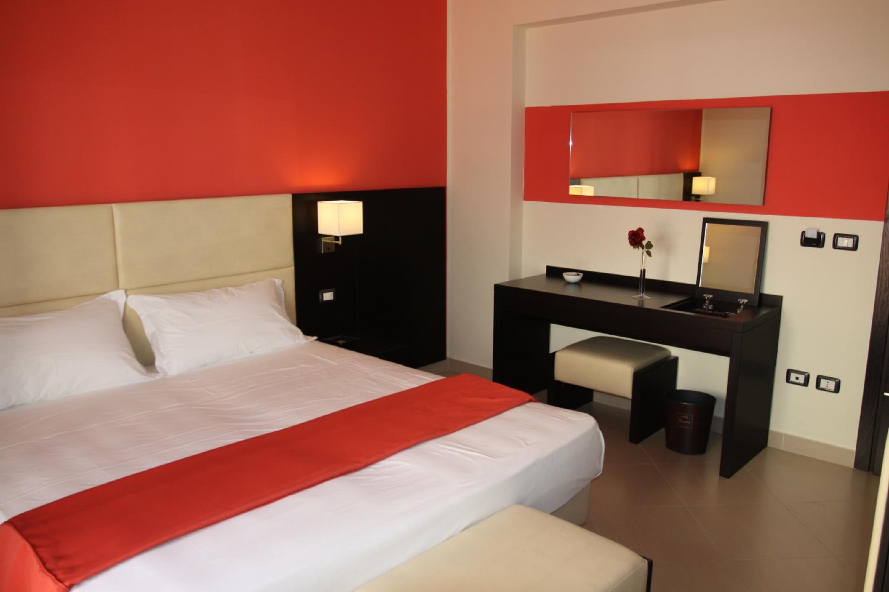 Double Room - Photo 7