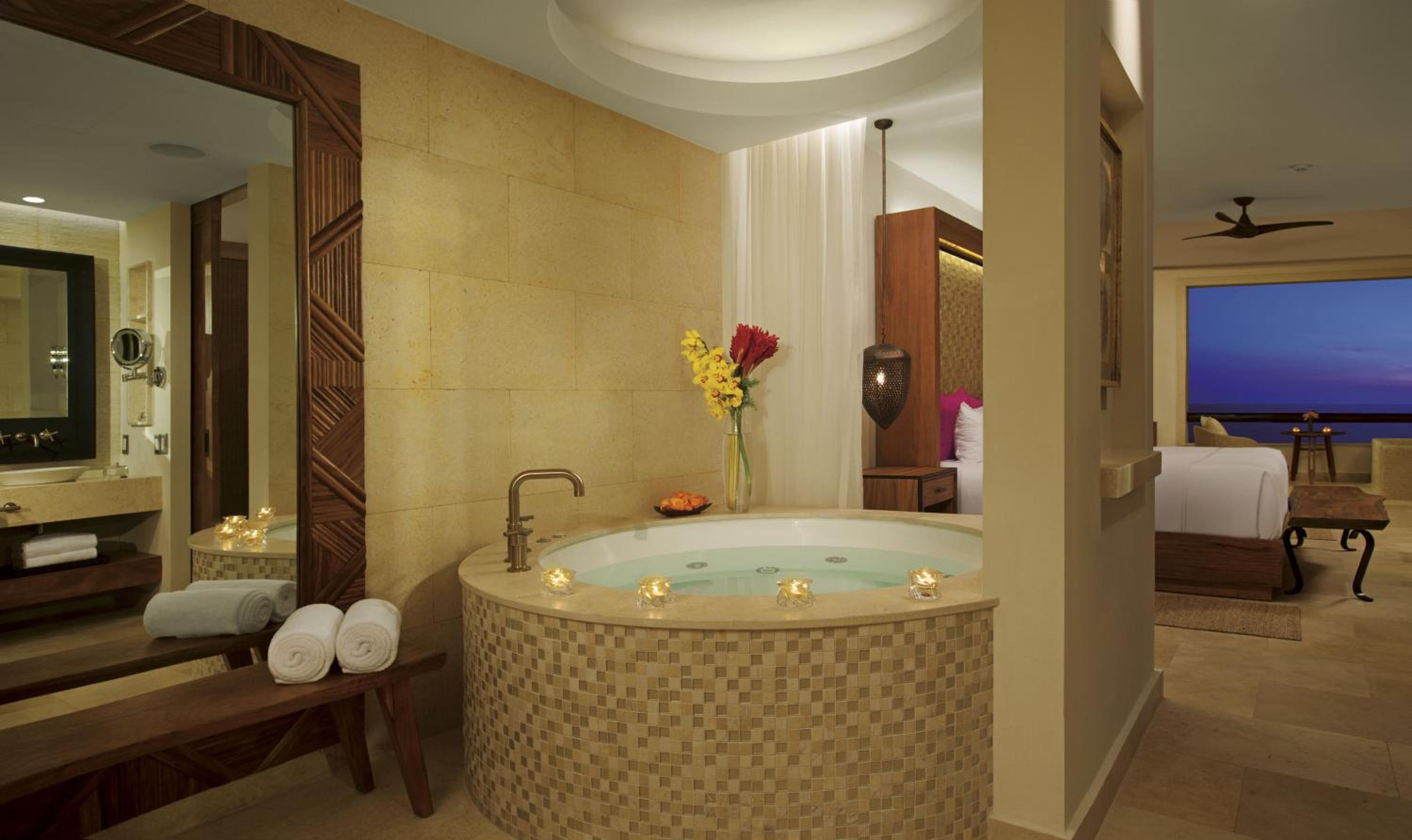 Preferred Club Junior Suite Ocean Front King thumbnail 5