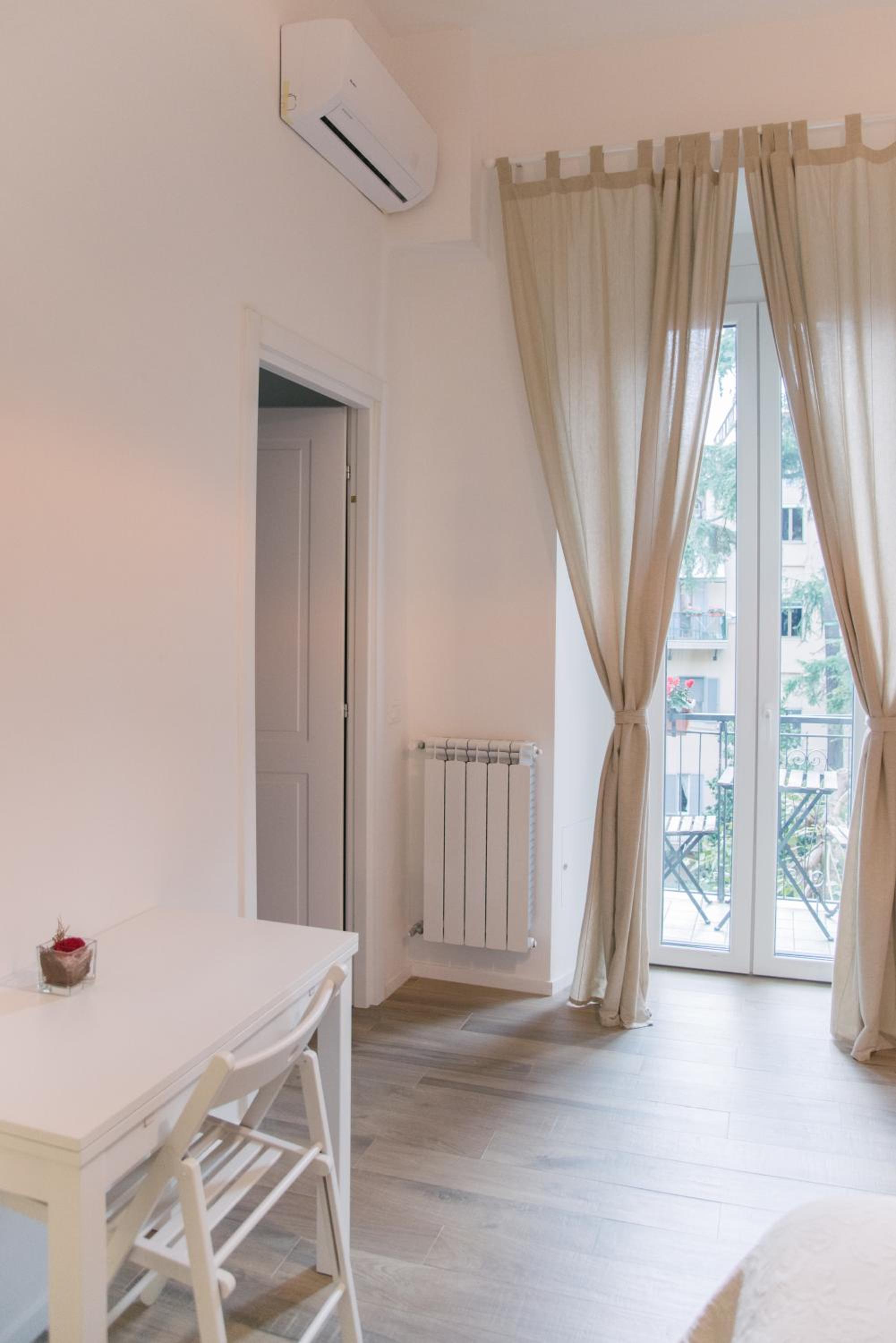 Deluxe Double or Twin Room with Balcony photo 3