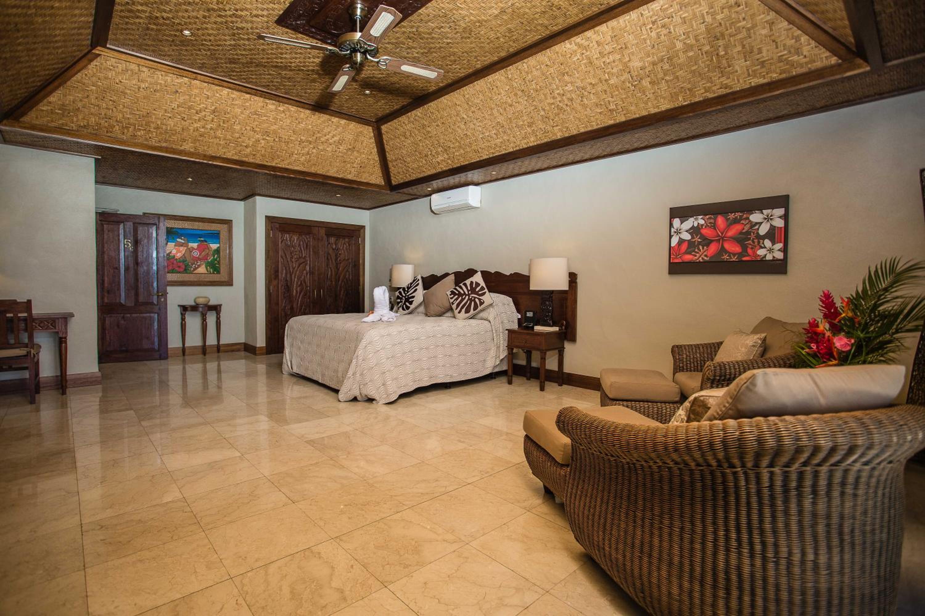 Beachfront Villa Suite photo 3