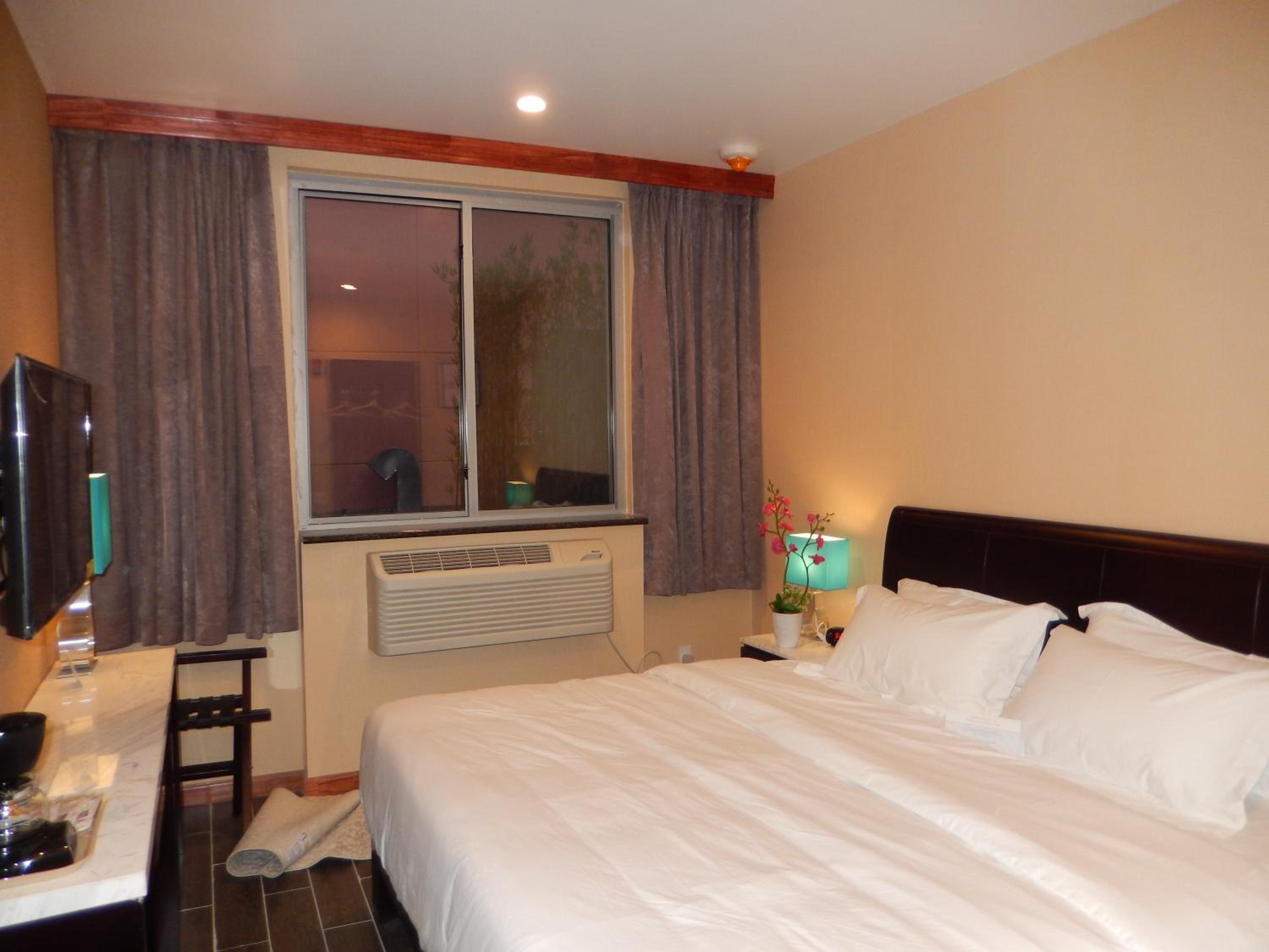 King Room - Non-Smoking photo 3