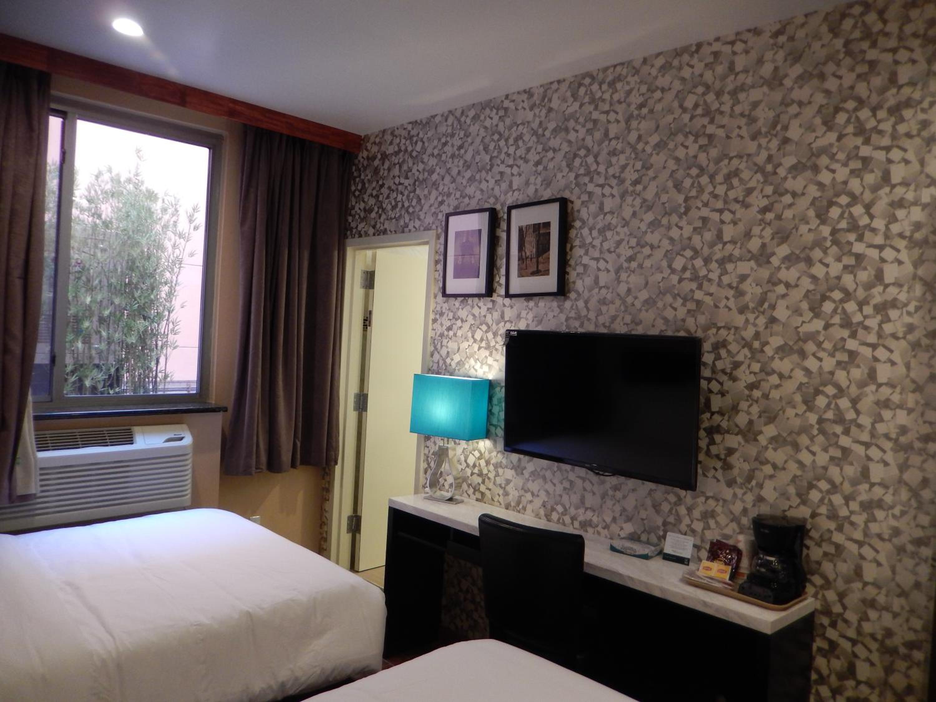 Double Room with Two Double Beds - Non-Smoking photo 1
