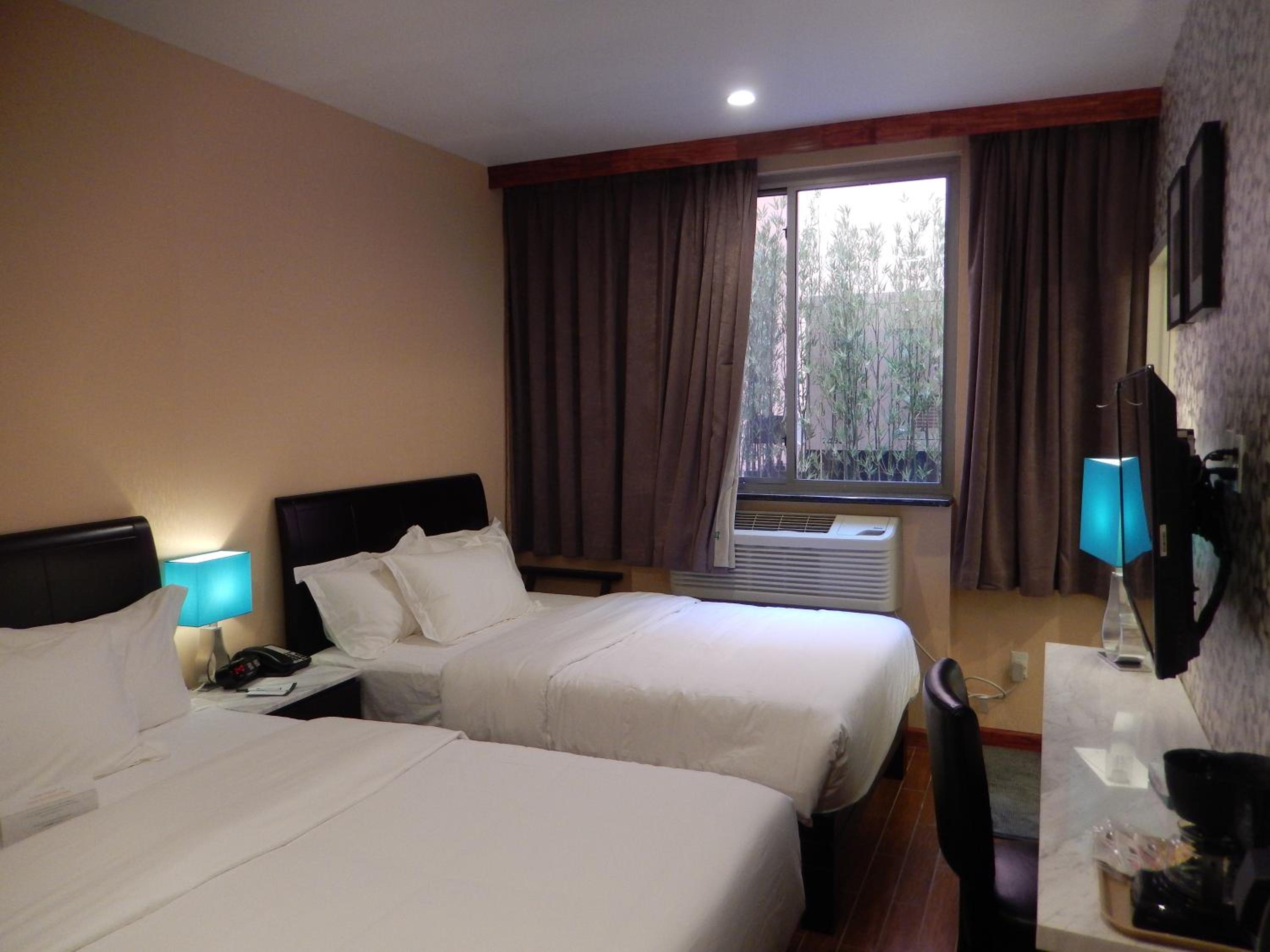 Double Room with Two Double Beds - Non-Smoking photo 3