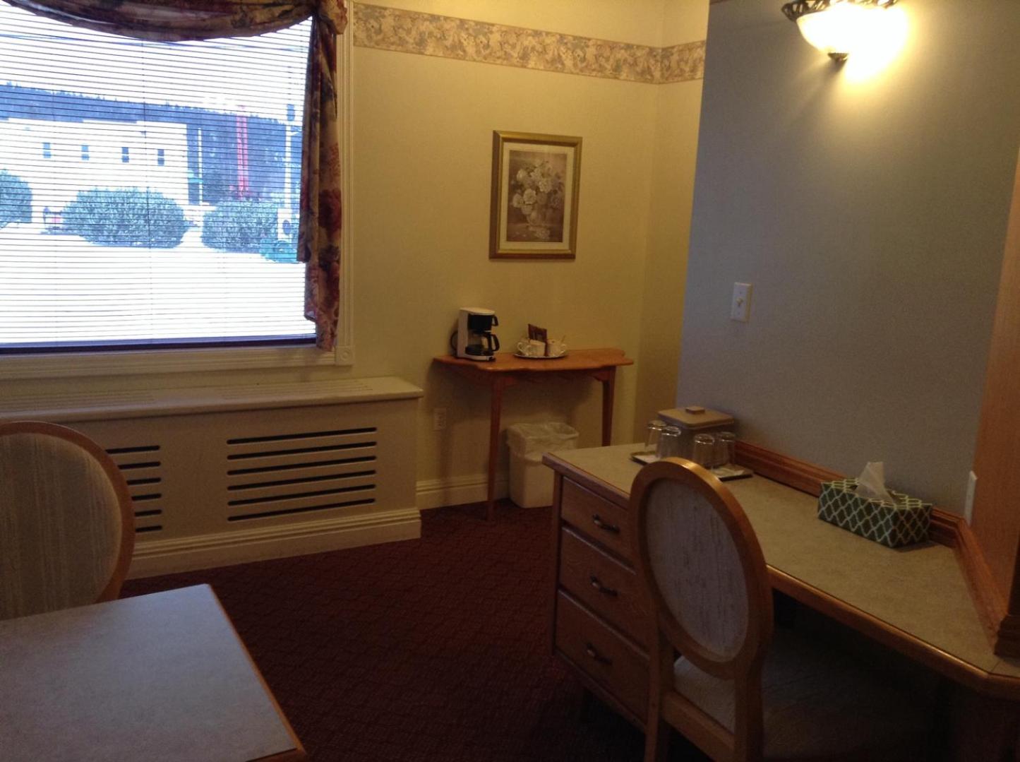 Double Room with Two Queen Beds - Photo 14