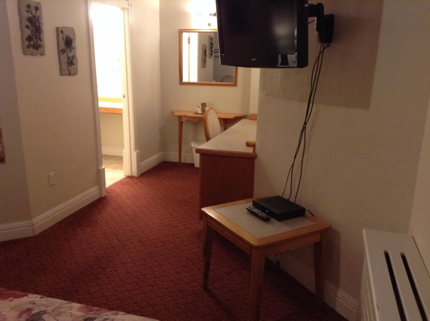 Superior Queen Room with Two Queen Beds - Photo 3