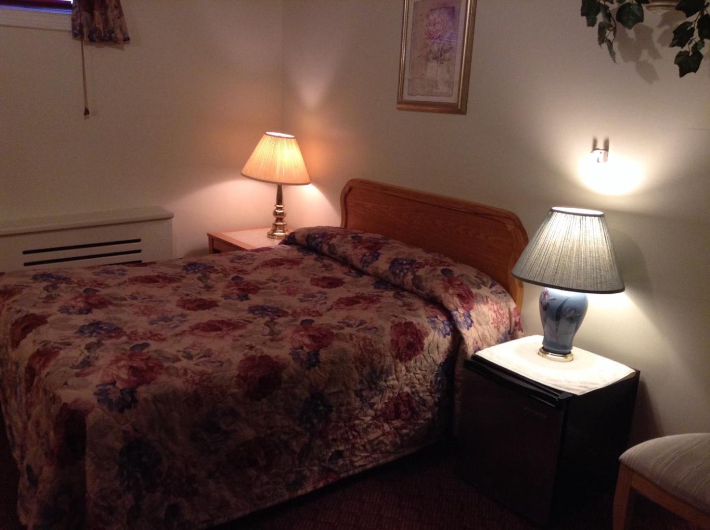 Superior Queen Room with Two Queen Beds - Photo 7