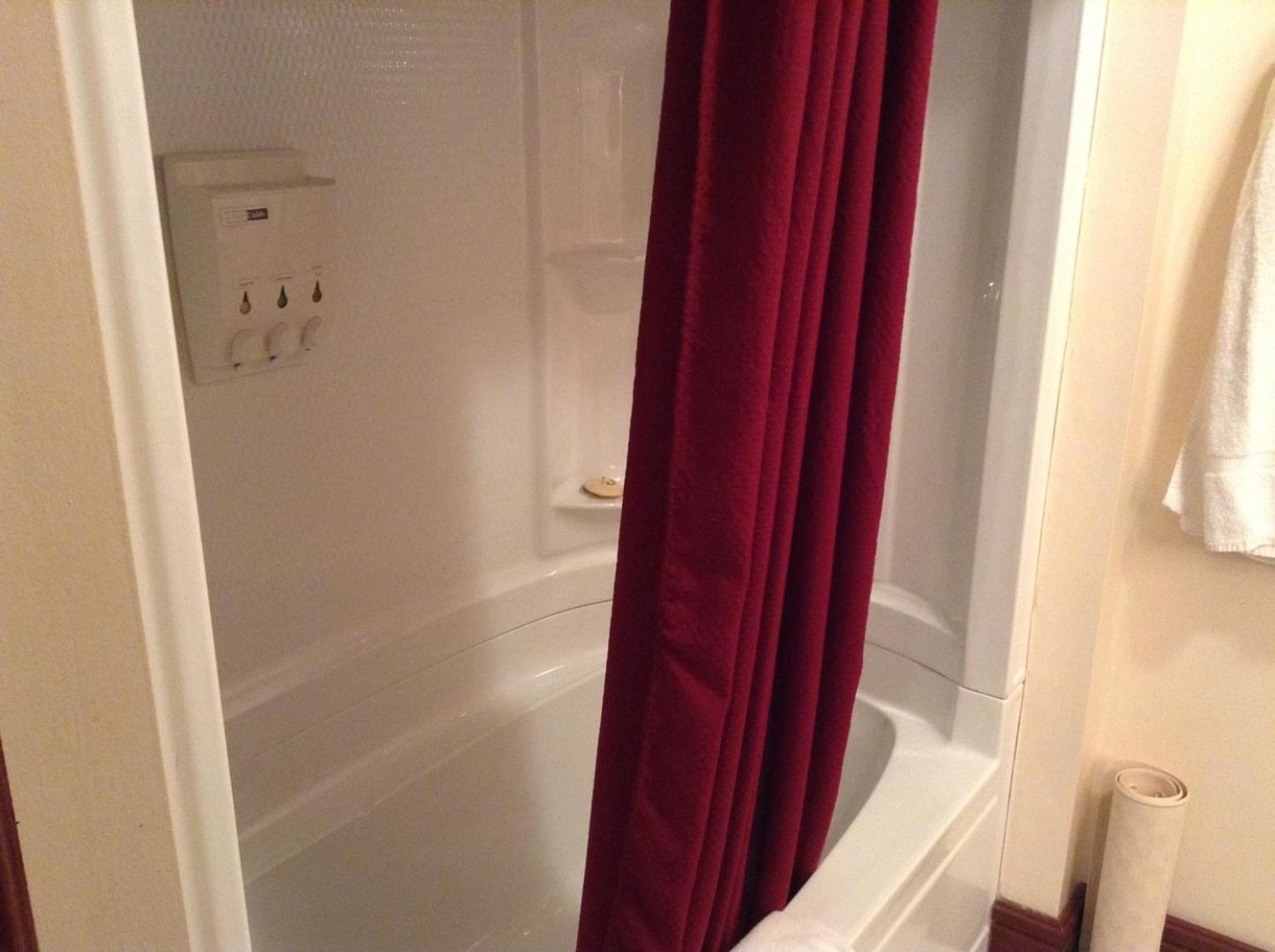 Superior Queen Room with Two Queen Beds - Photo 8