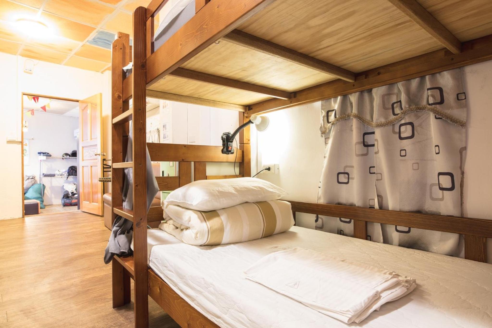 Quadruple Room with Private Bathroom photo 3