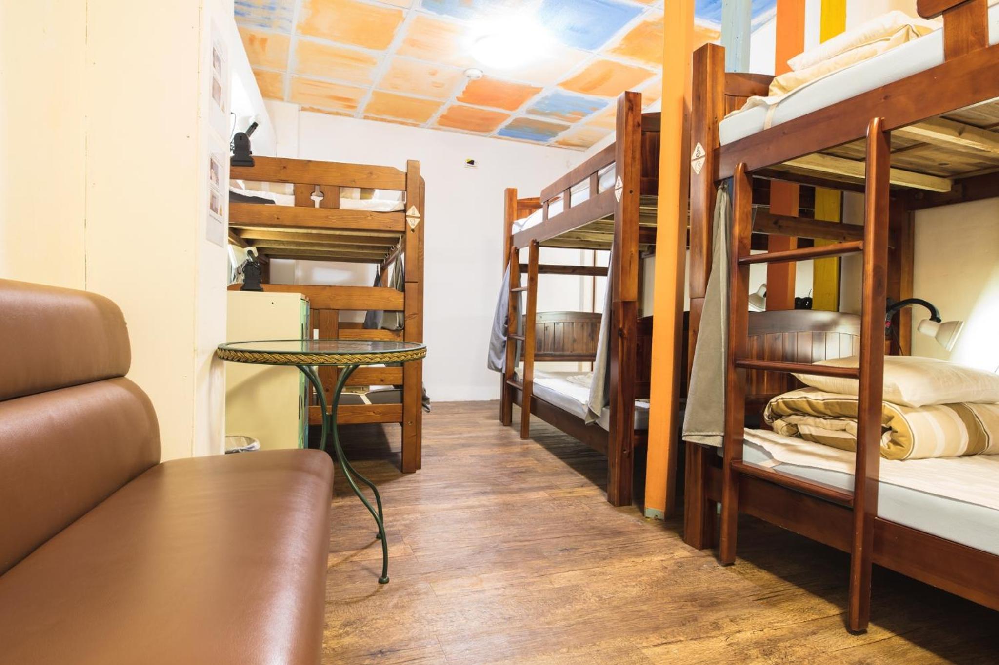 Quadruple Room with Private Bathroom photo 1