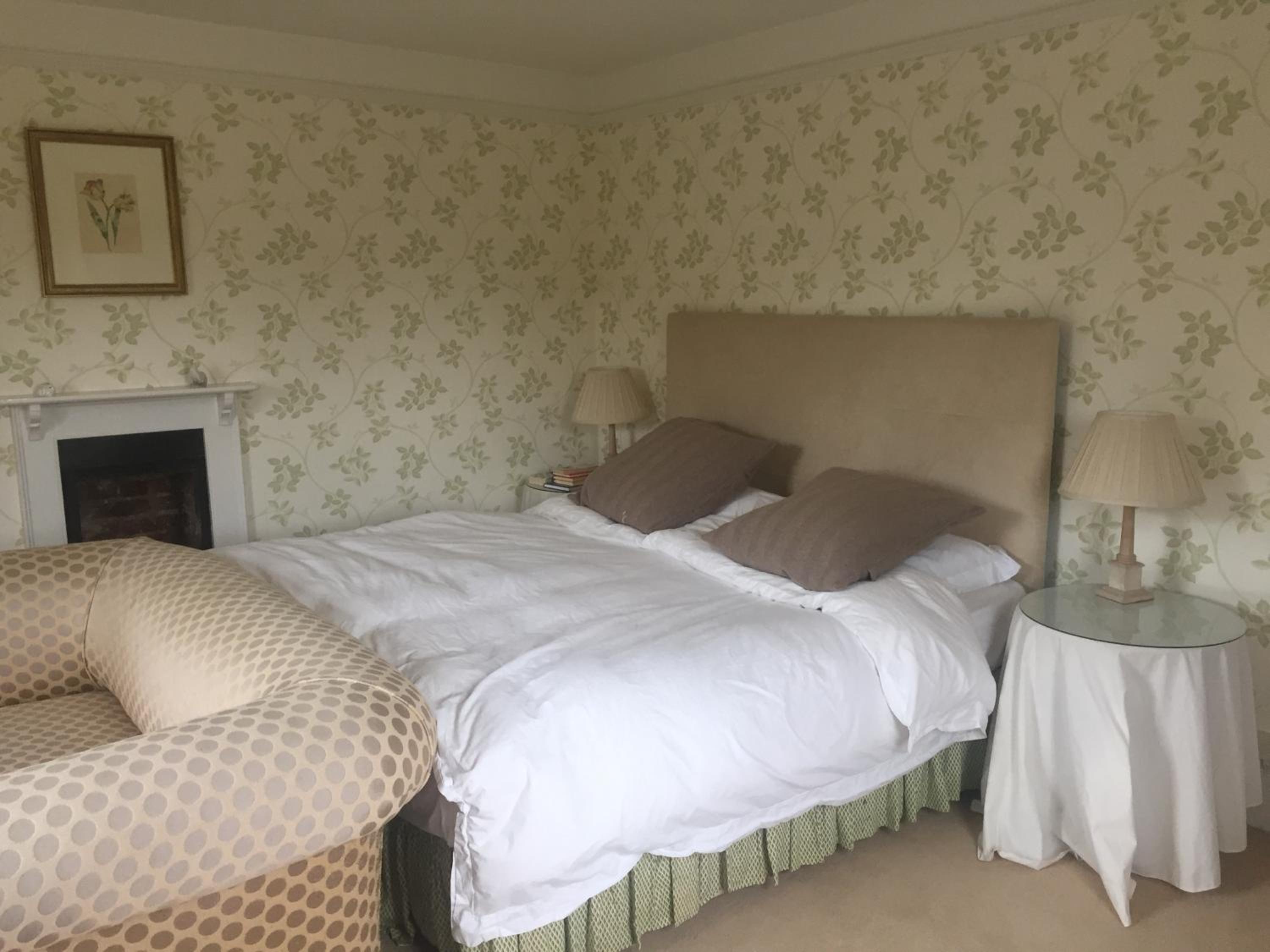Deluxe King Room photo 1