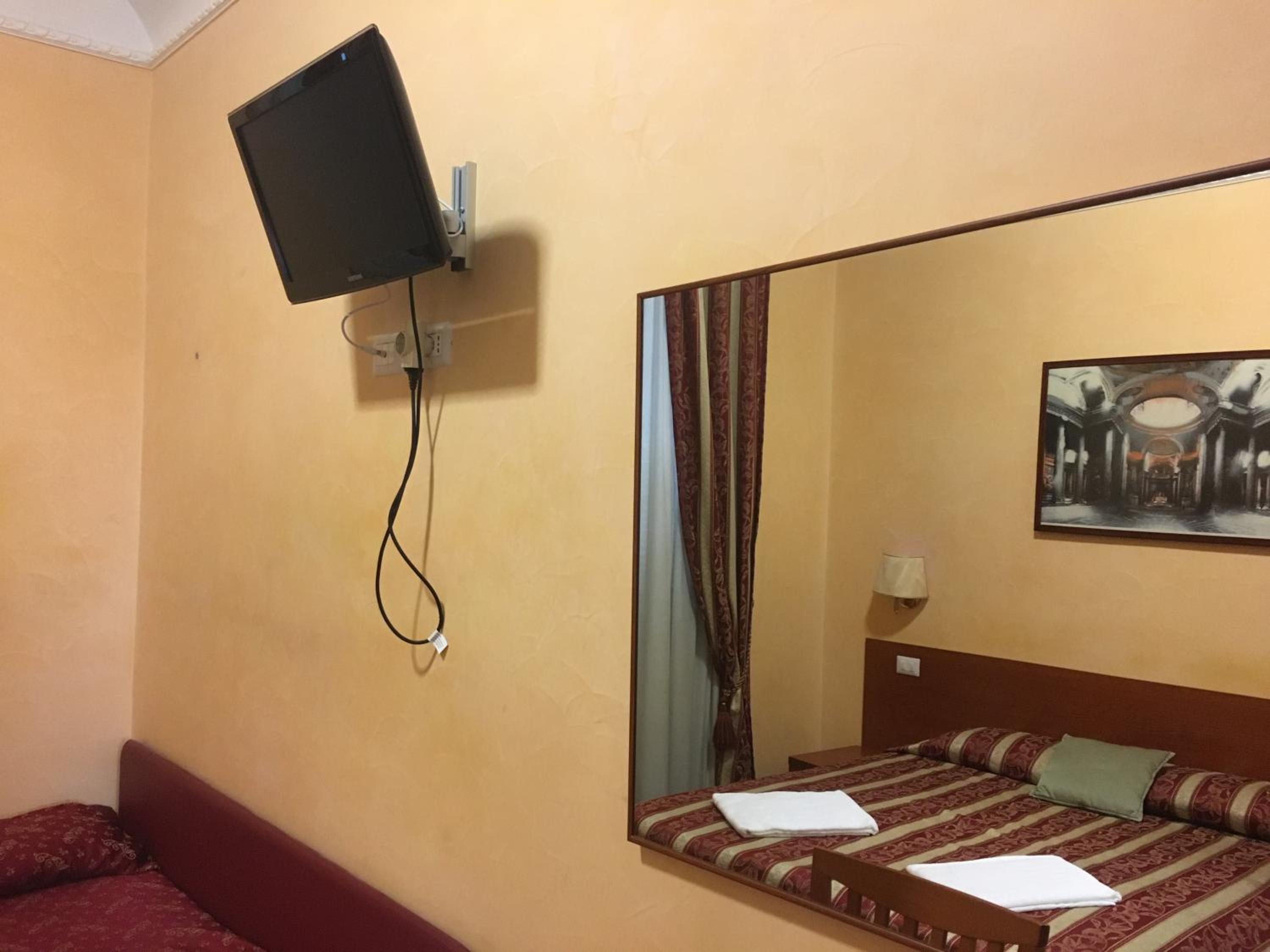 Quadruple Room with Private Bathroom photo 3