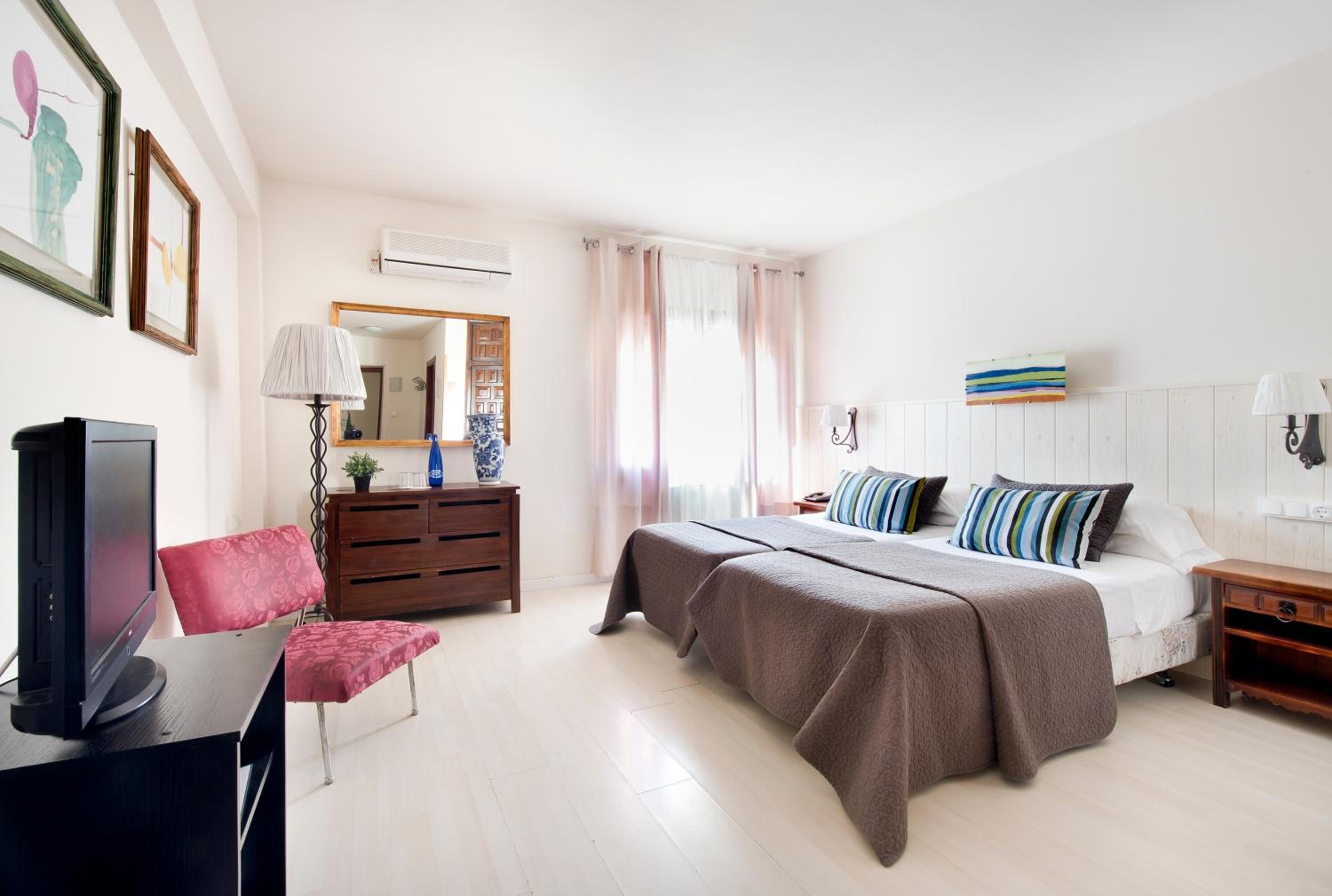 Twin Room - Photo 6