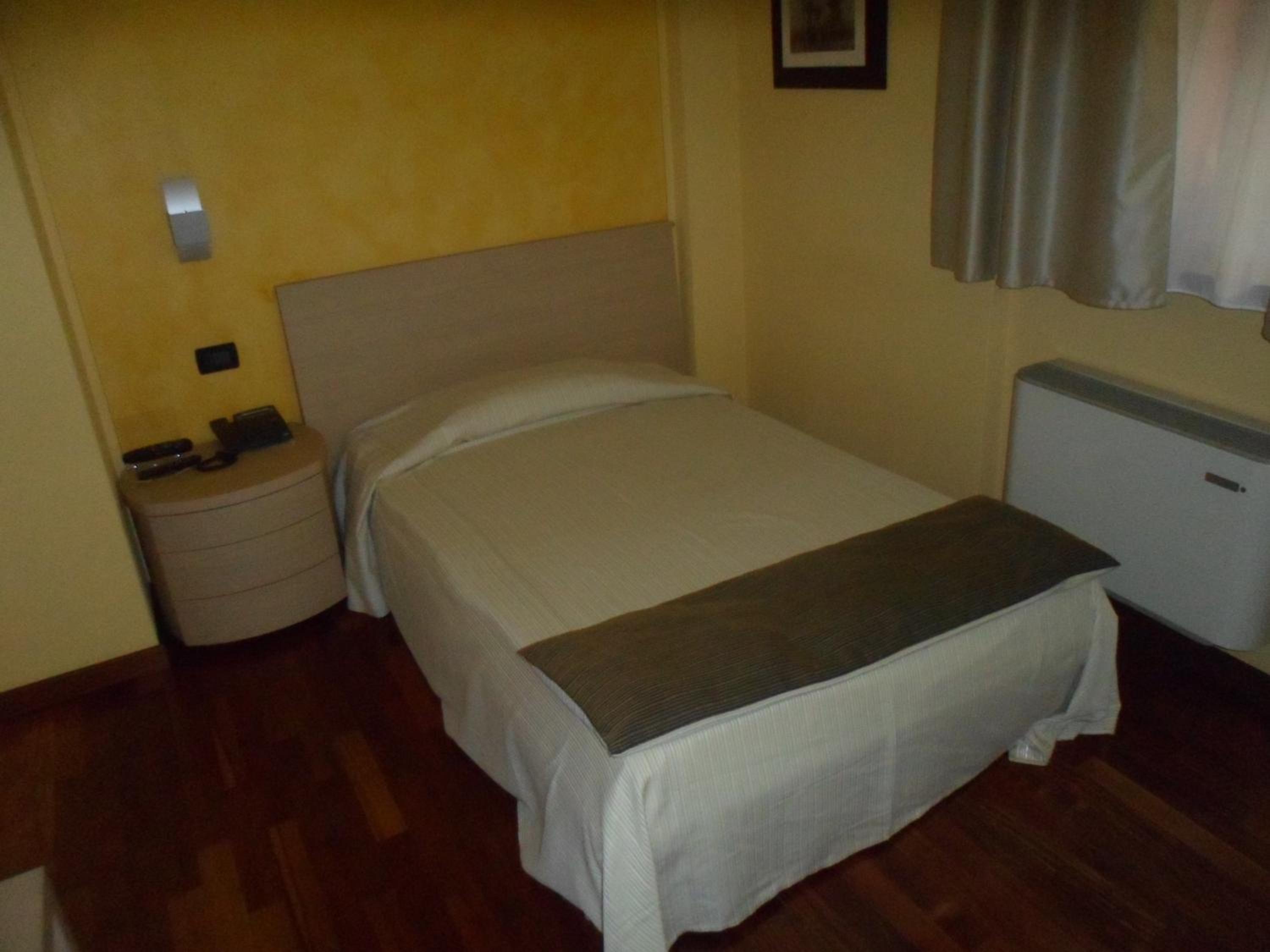 Single Room photo 2