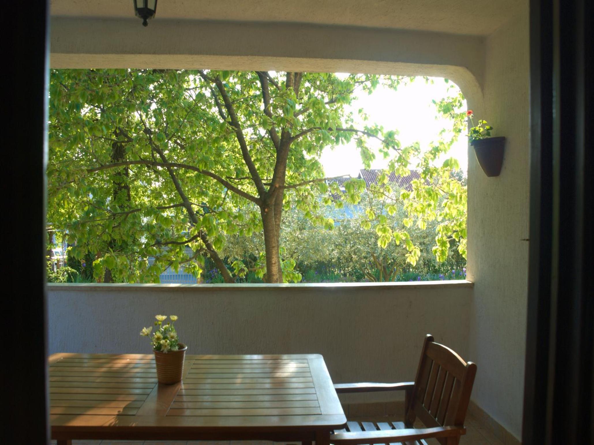 Apartment with Balcony - Photo 8