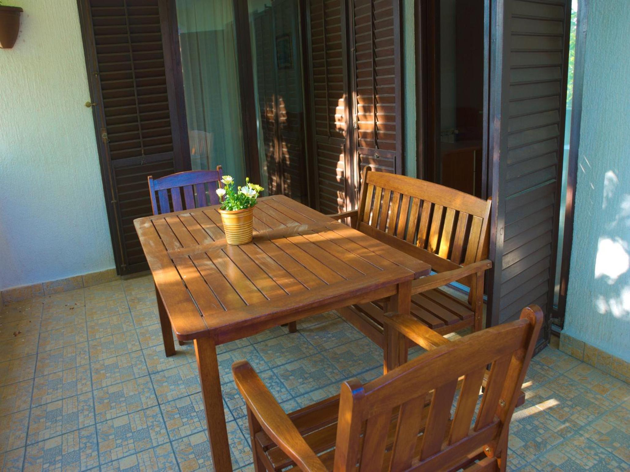 Apartment with Balcony - Photo 7
