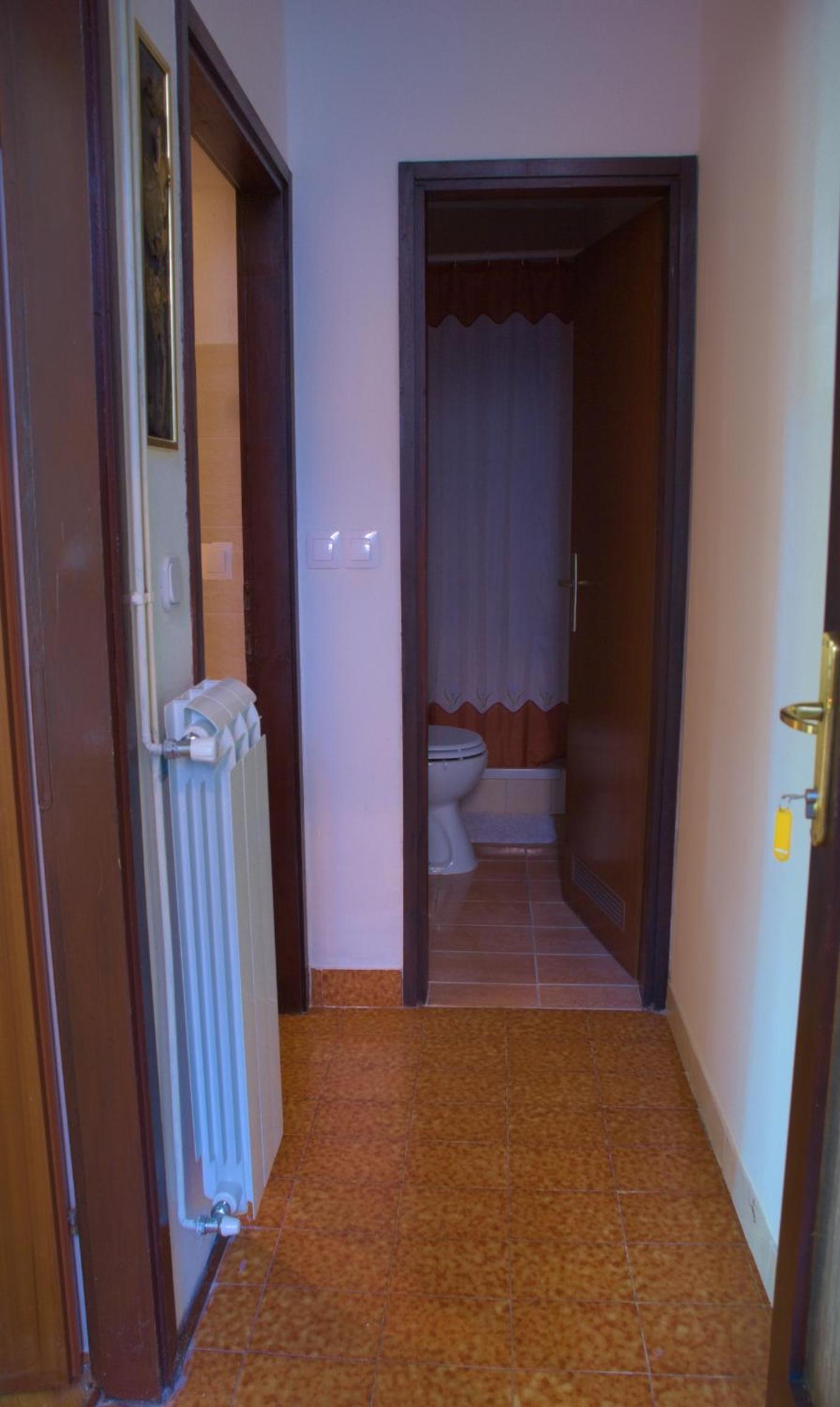 Apartment with Balcony - Photo 16