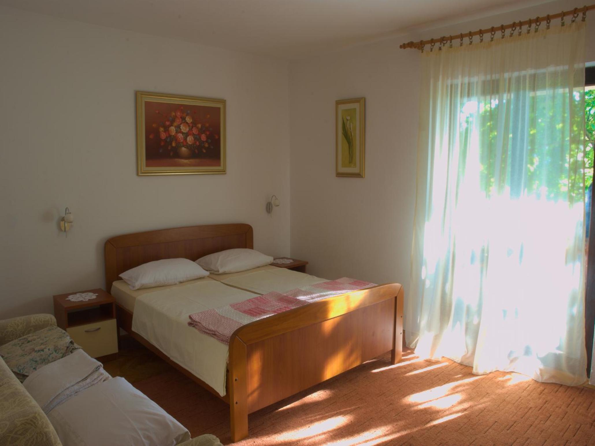 Apartment with Balcony - Photo 24