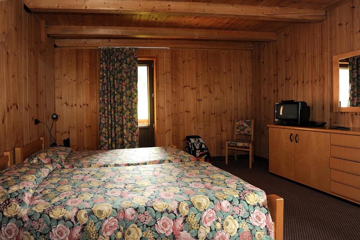 Twin Room - Photo 3