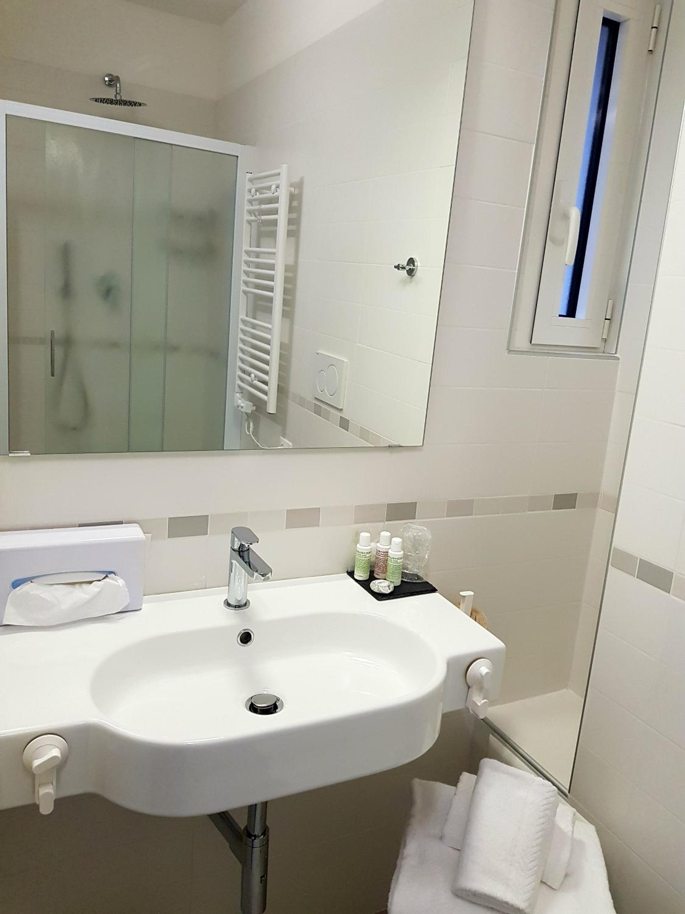 Double or Twin Room Standard photo 3