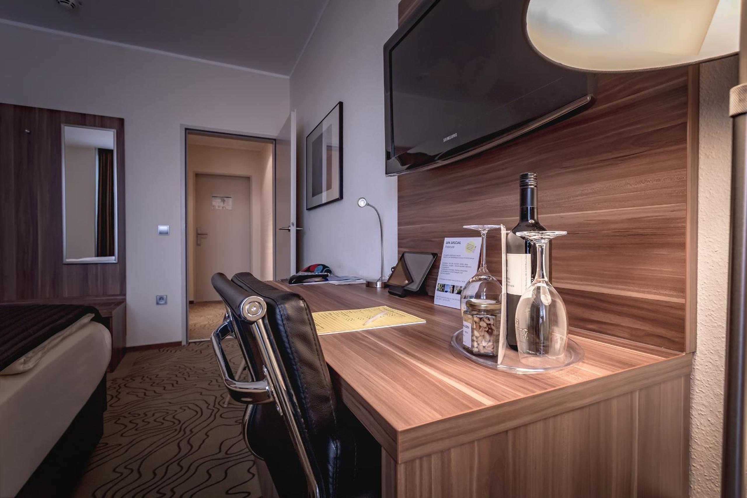 Komfort Doppelzimmer teilweise mit Balkon photo 3