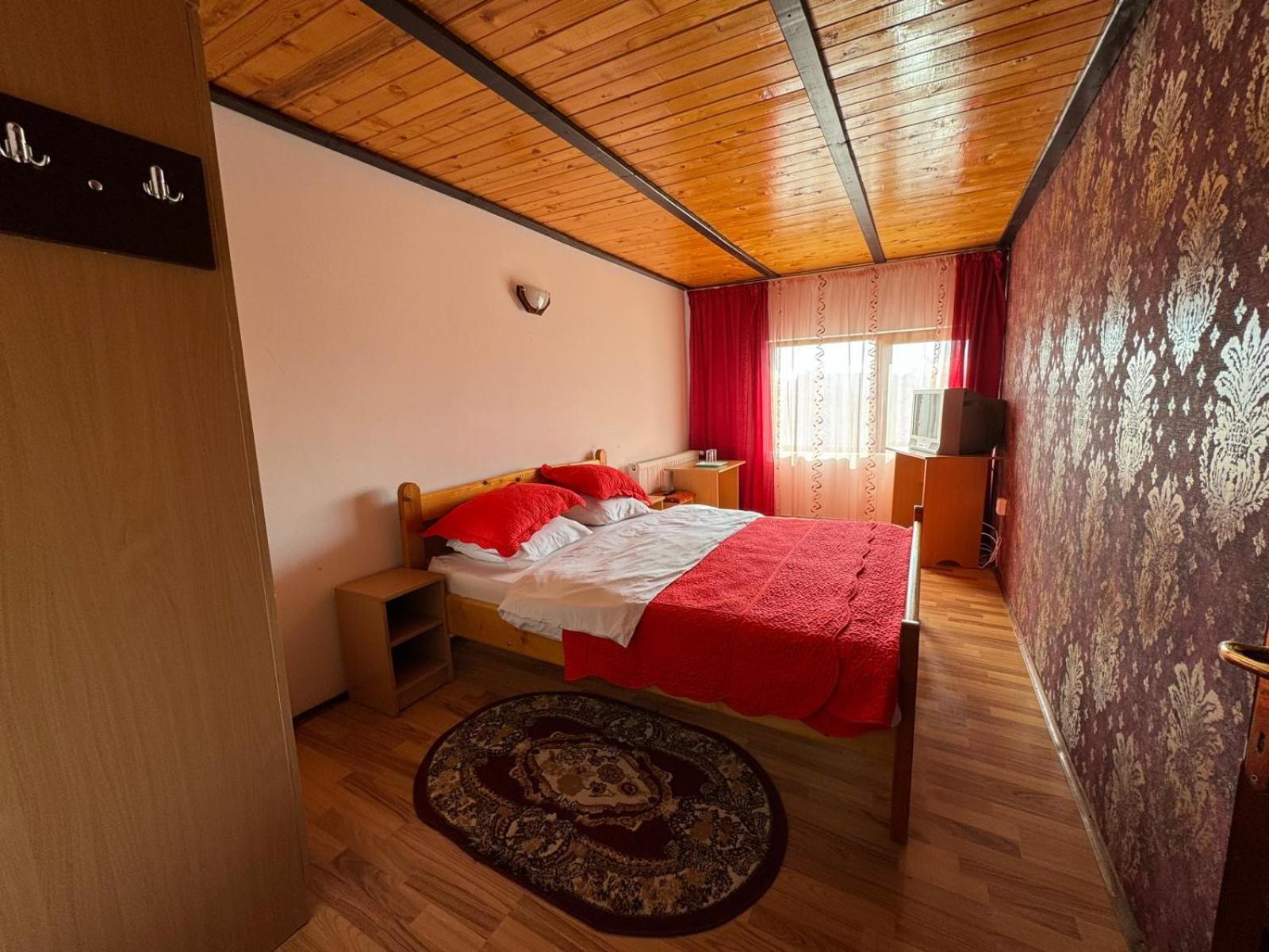 Double Room with Shared Bathroom photo 1