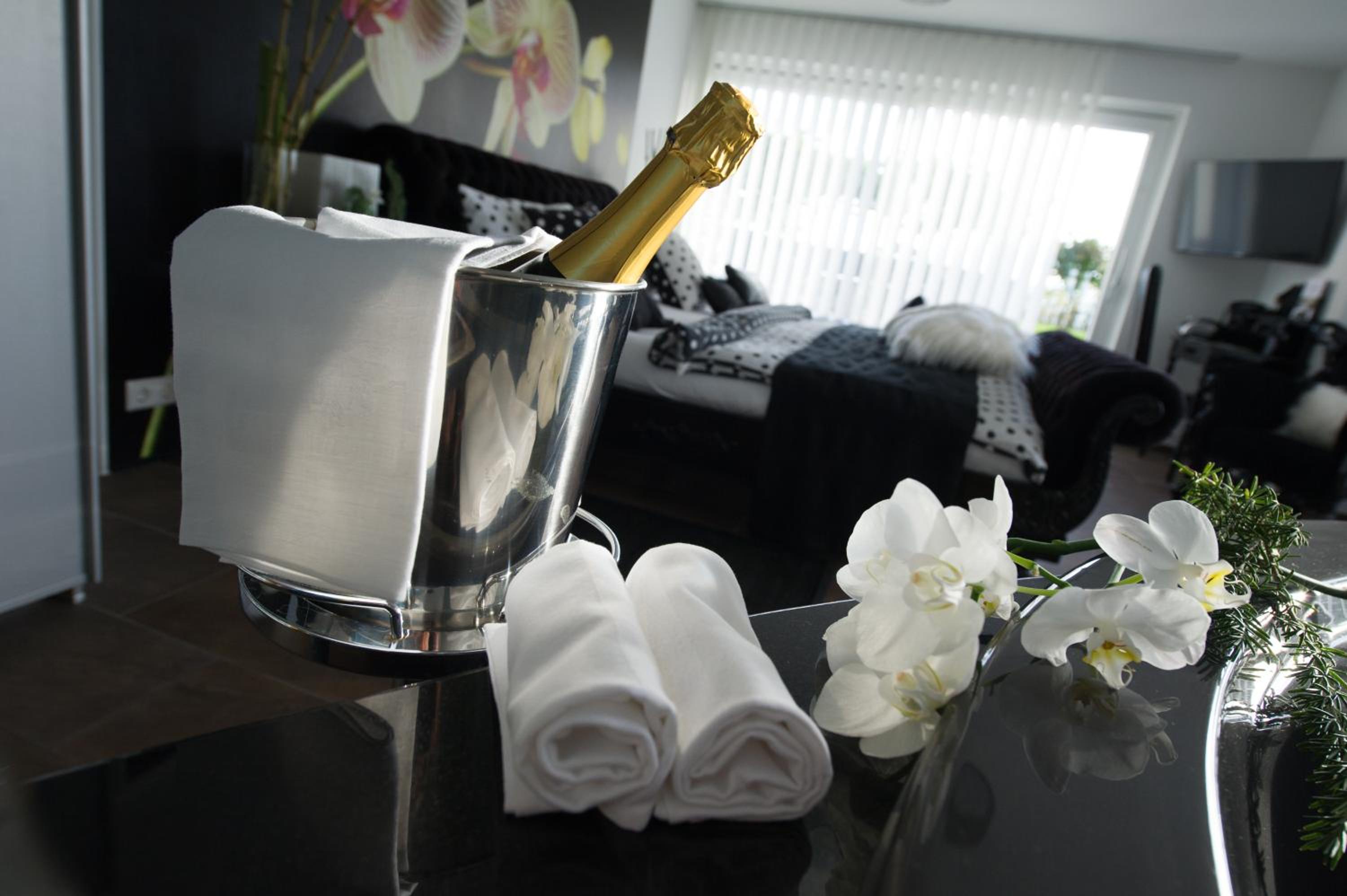 Spa Suite with Spa Bath and Lake View