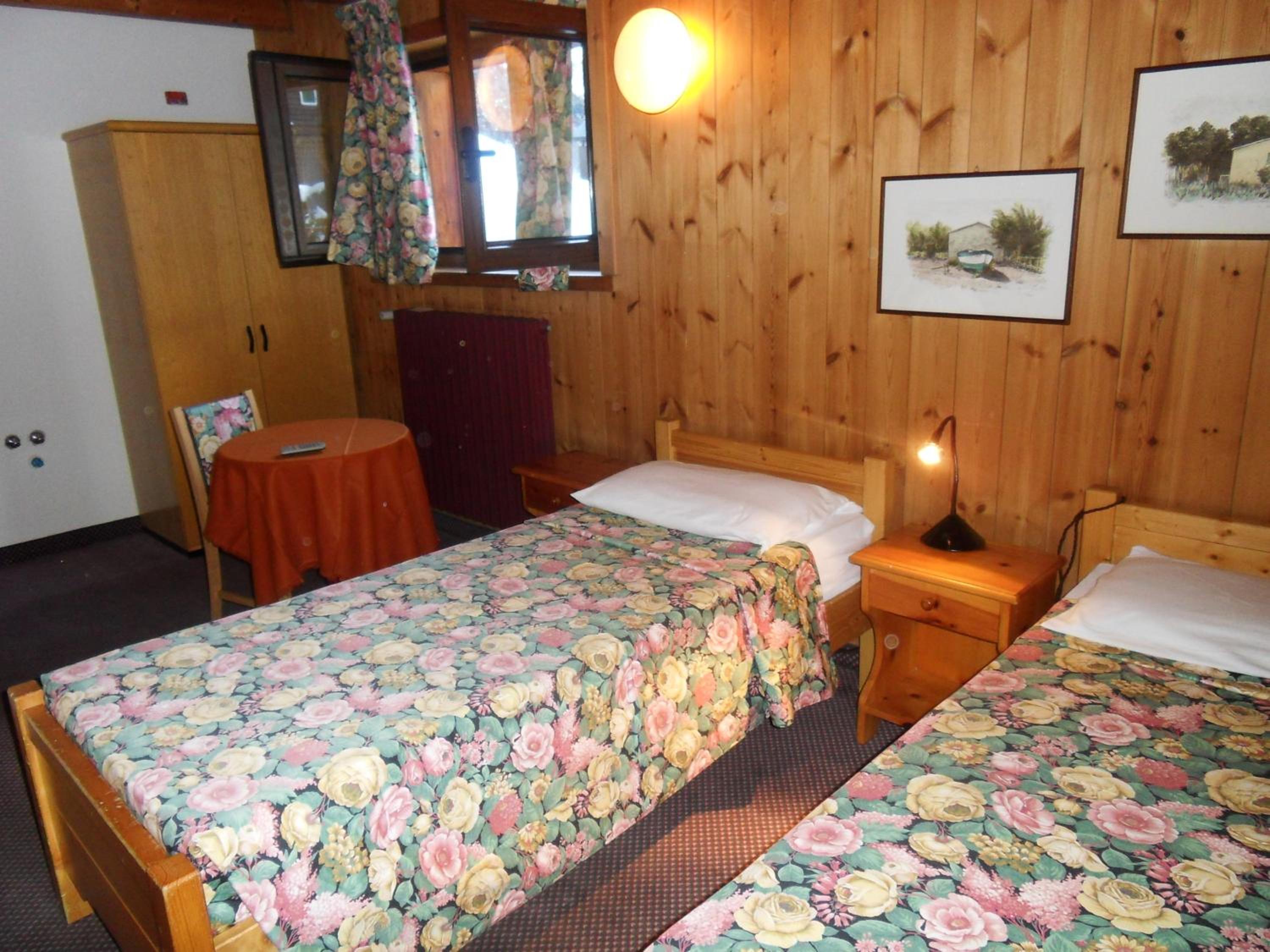 Twin Room - Photo 2