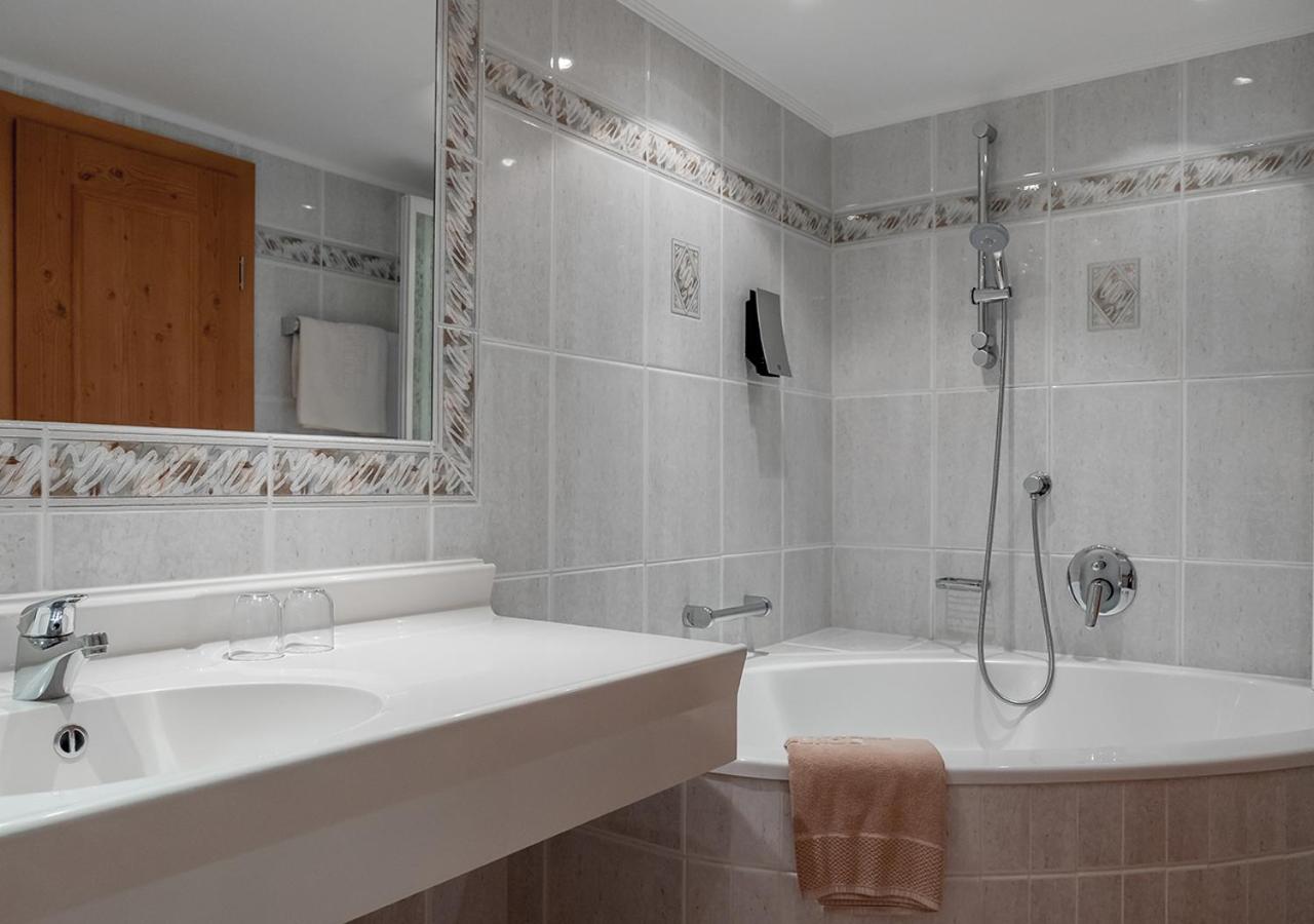 Junior Suite with Mountain View - Photo 7