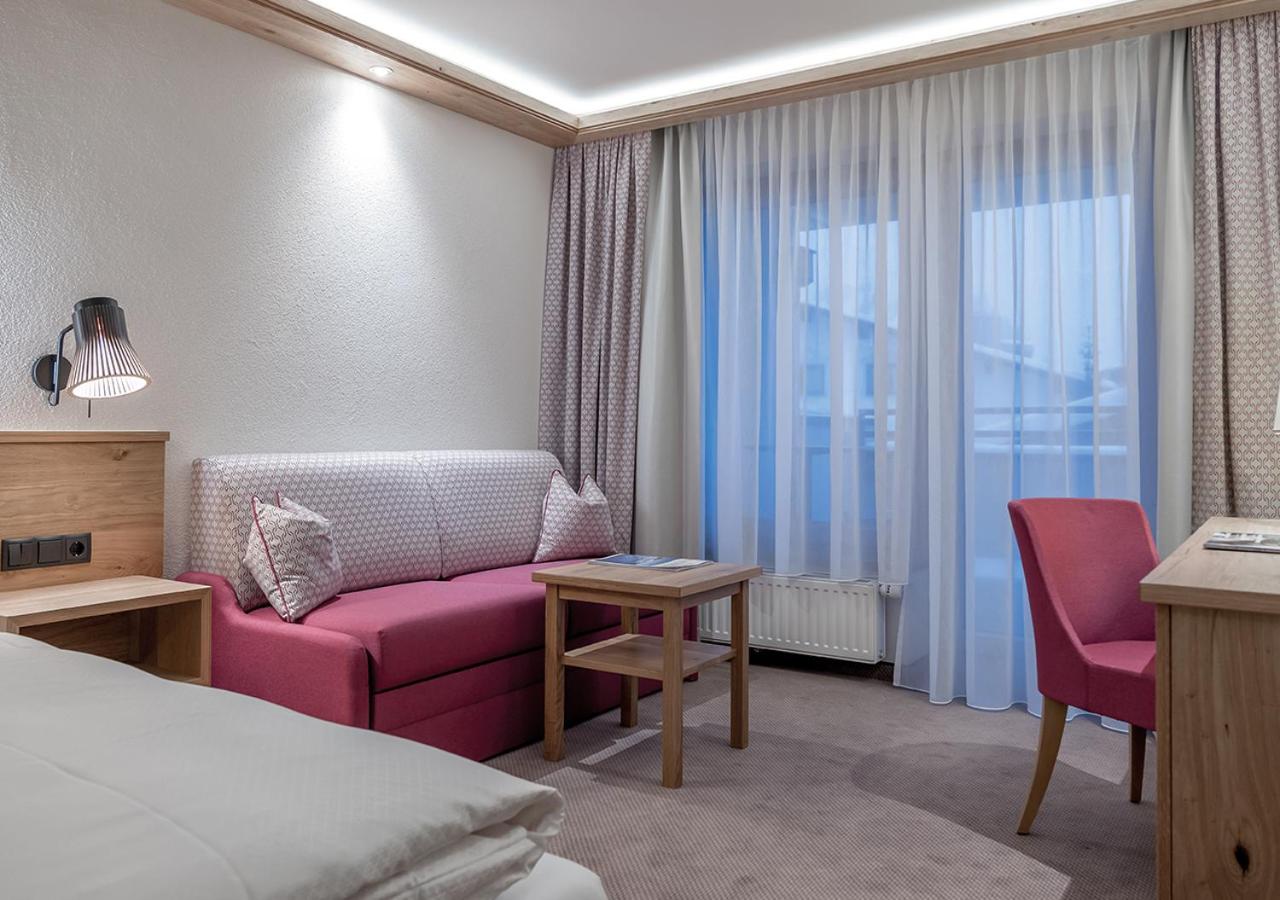 Superior Double Room with Balcony - Photo 4