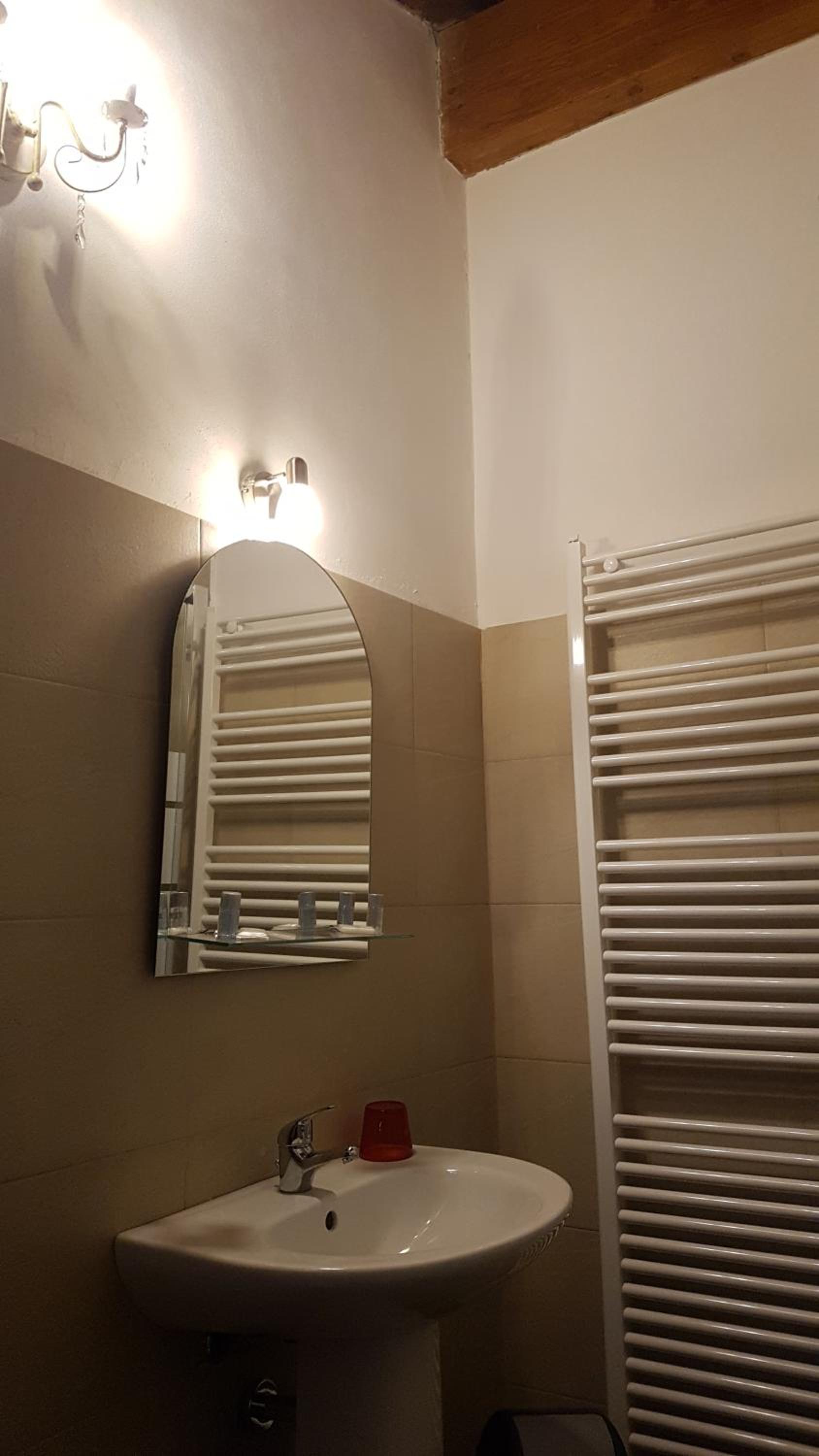 Twin Room with Private Bathroom photo 2