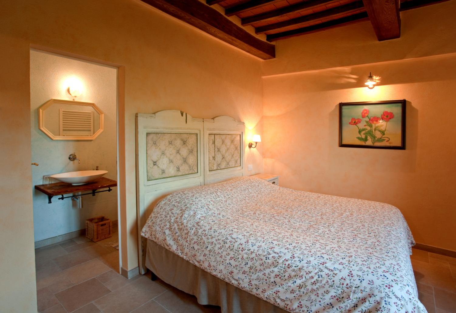 Queen Room with Garden View