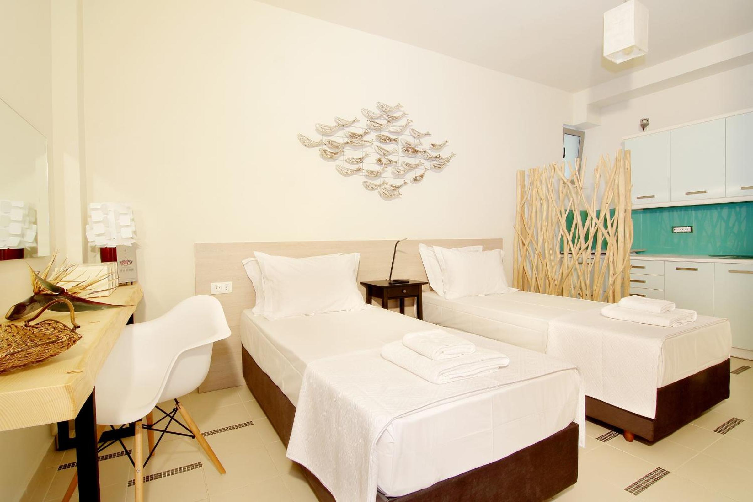Four-Bedroom Villa with Private Pool and Sea View - Photo 10